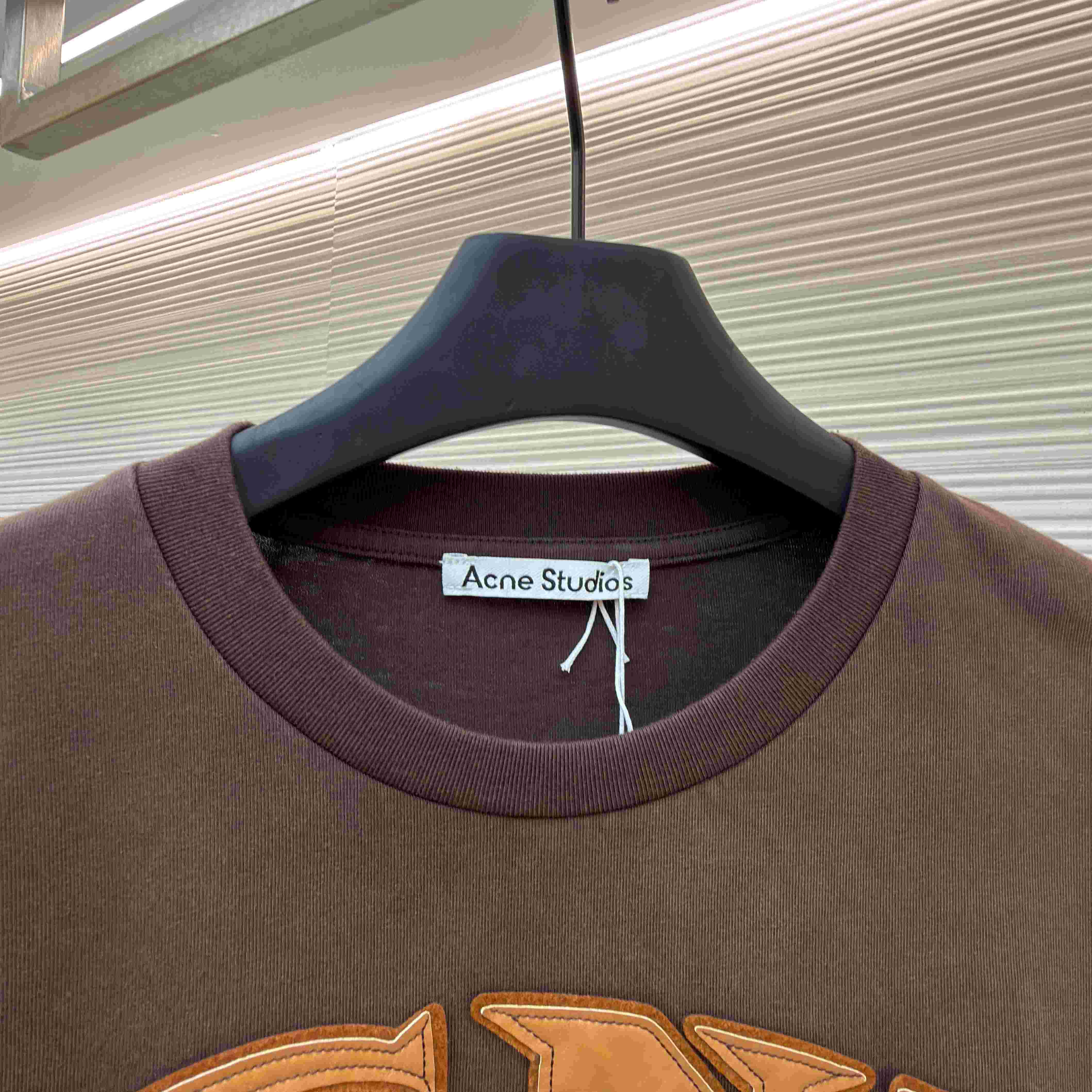 Acne Studios  Gym Logo T-shirt - FashionPlug