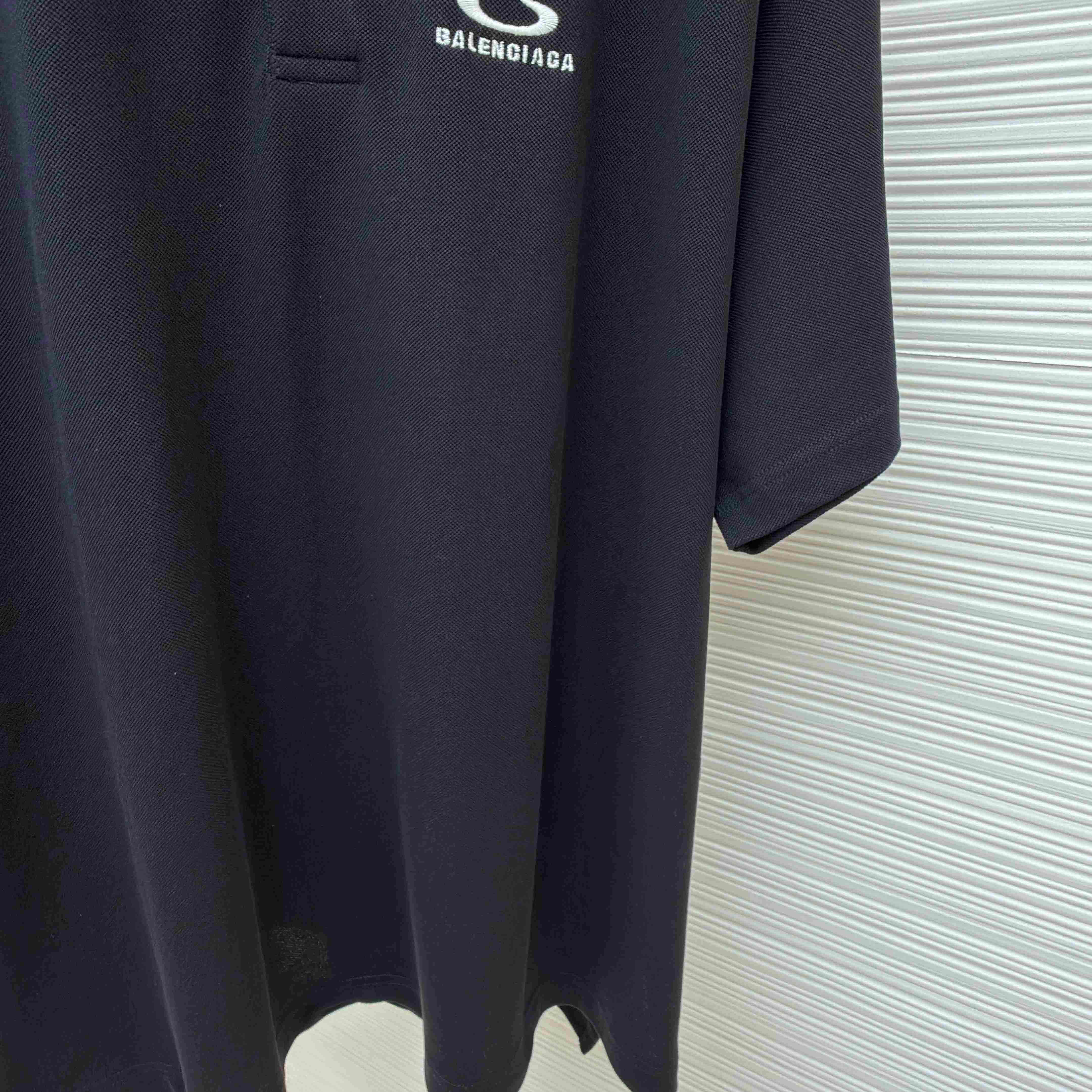 Balenciaga Laurel Classic Regular Polo In Black - FashionPlug