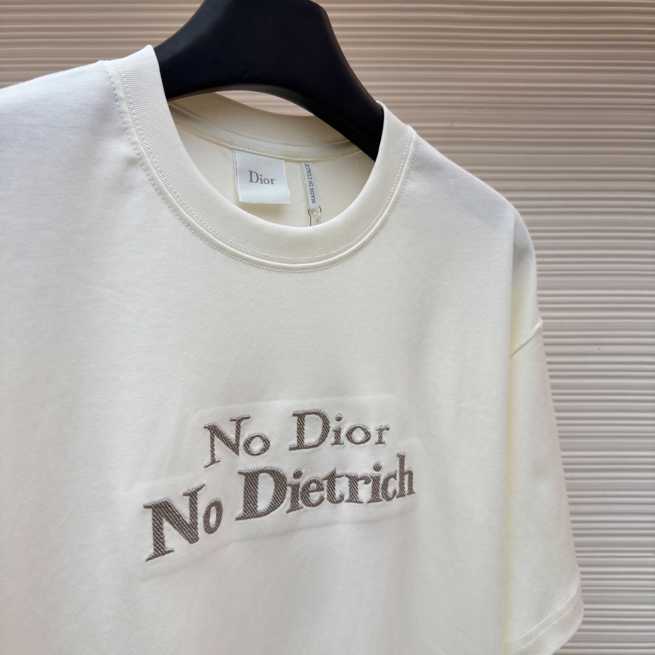  Dior T-shirt With Lettering - FashionPlug