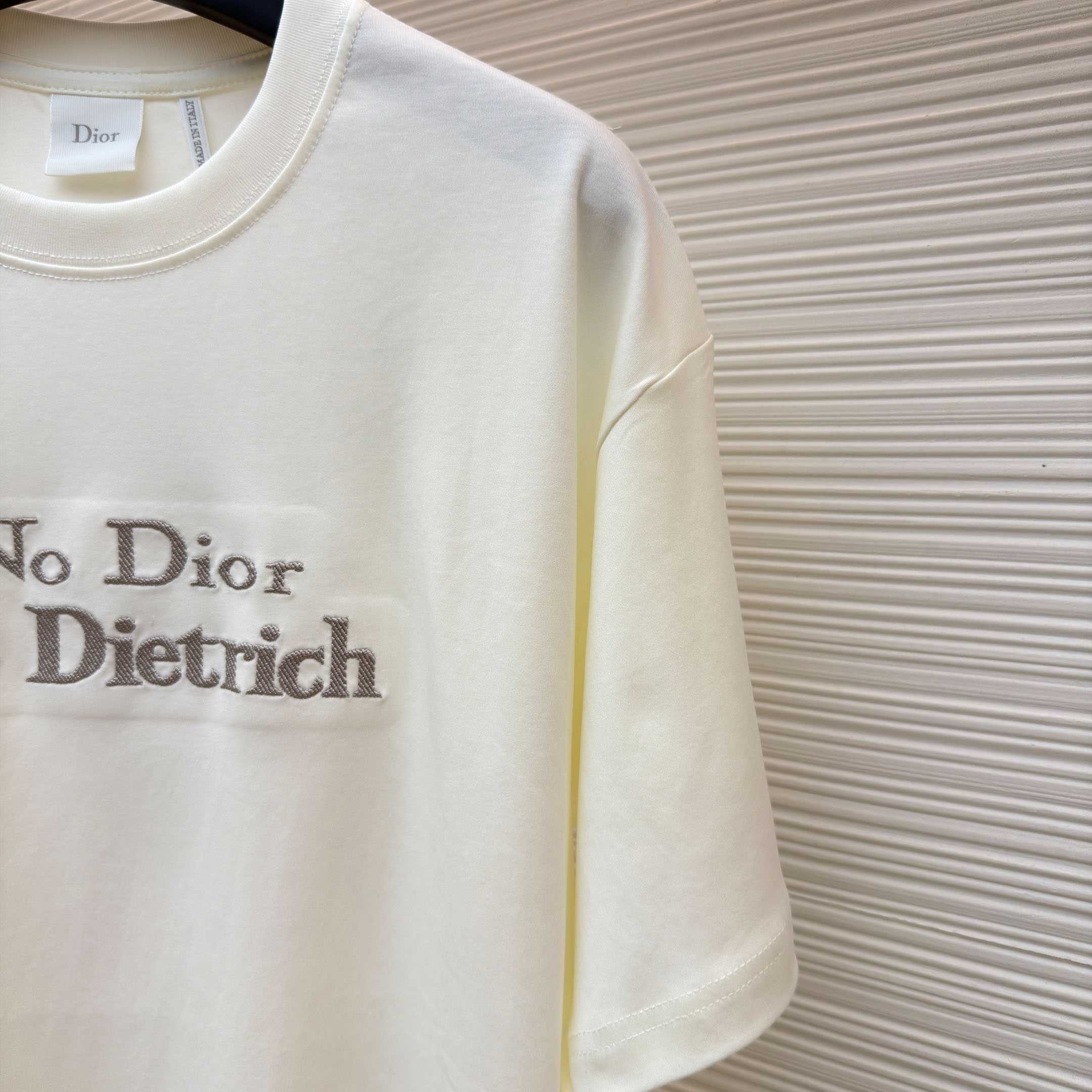  Dior T-shirt With Lettering - FashionPlug
