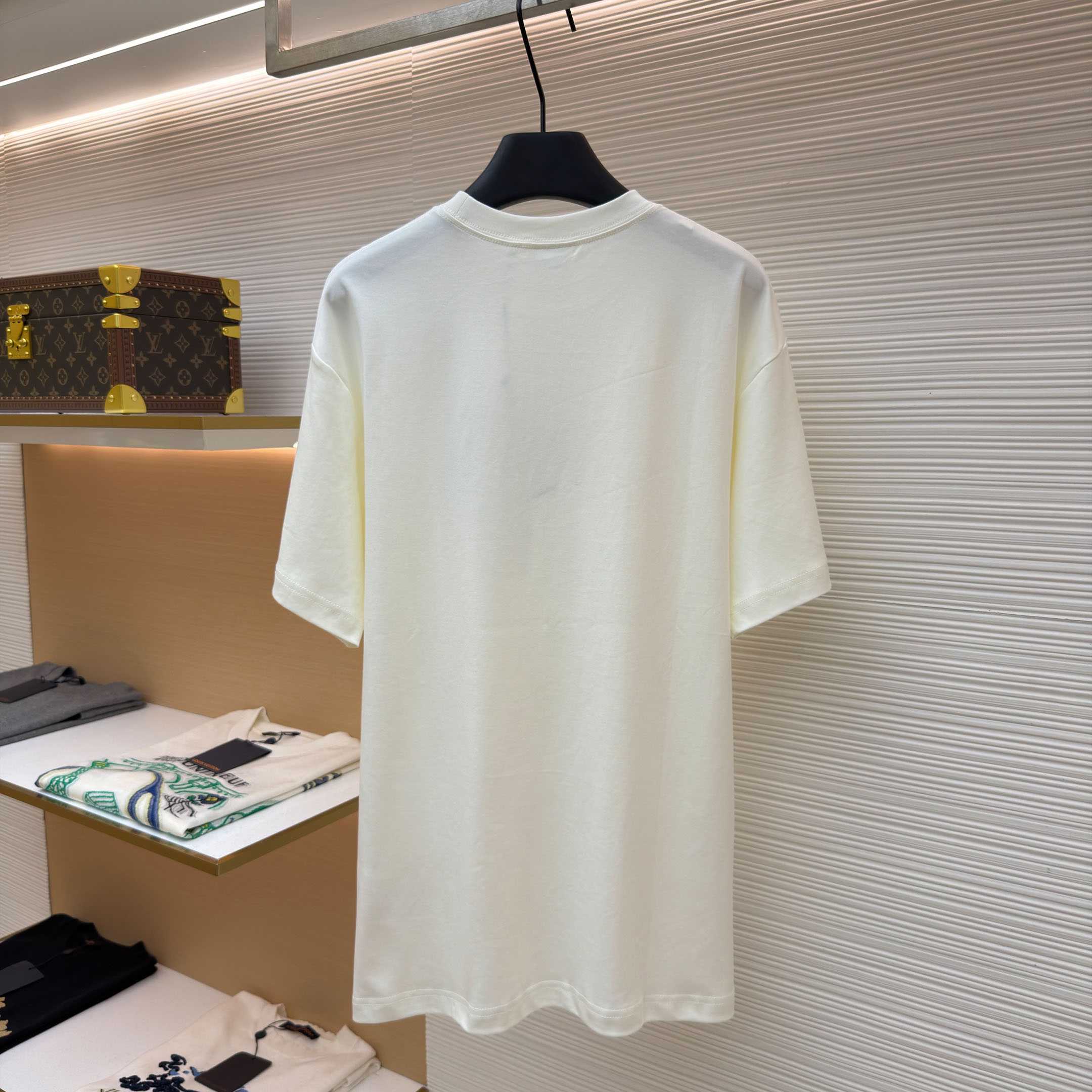  Dior T-shirt With Lettering - FashionPlug