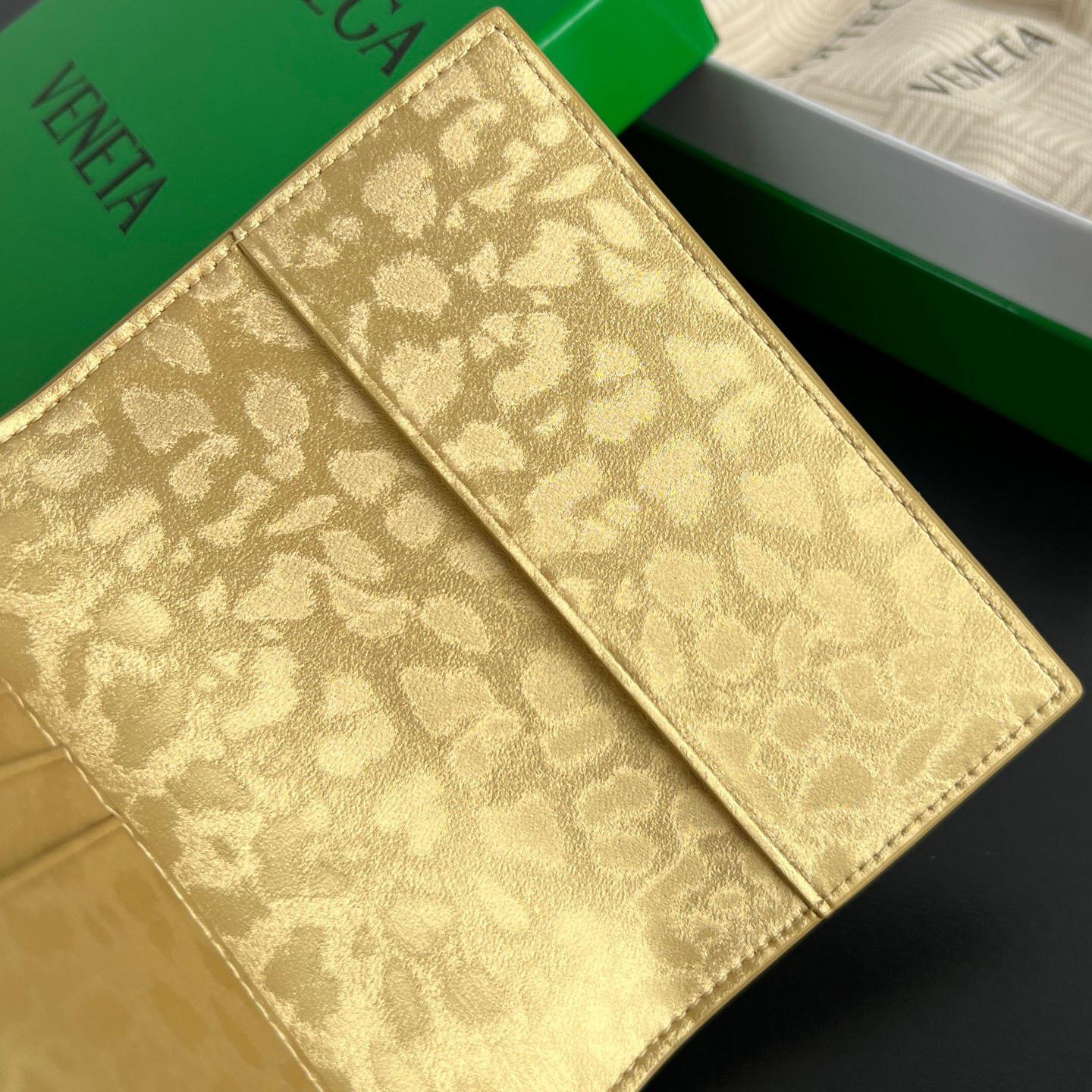 Bottega Veneta Intrecciato Passport Case - FashionPlug