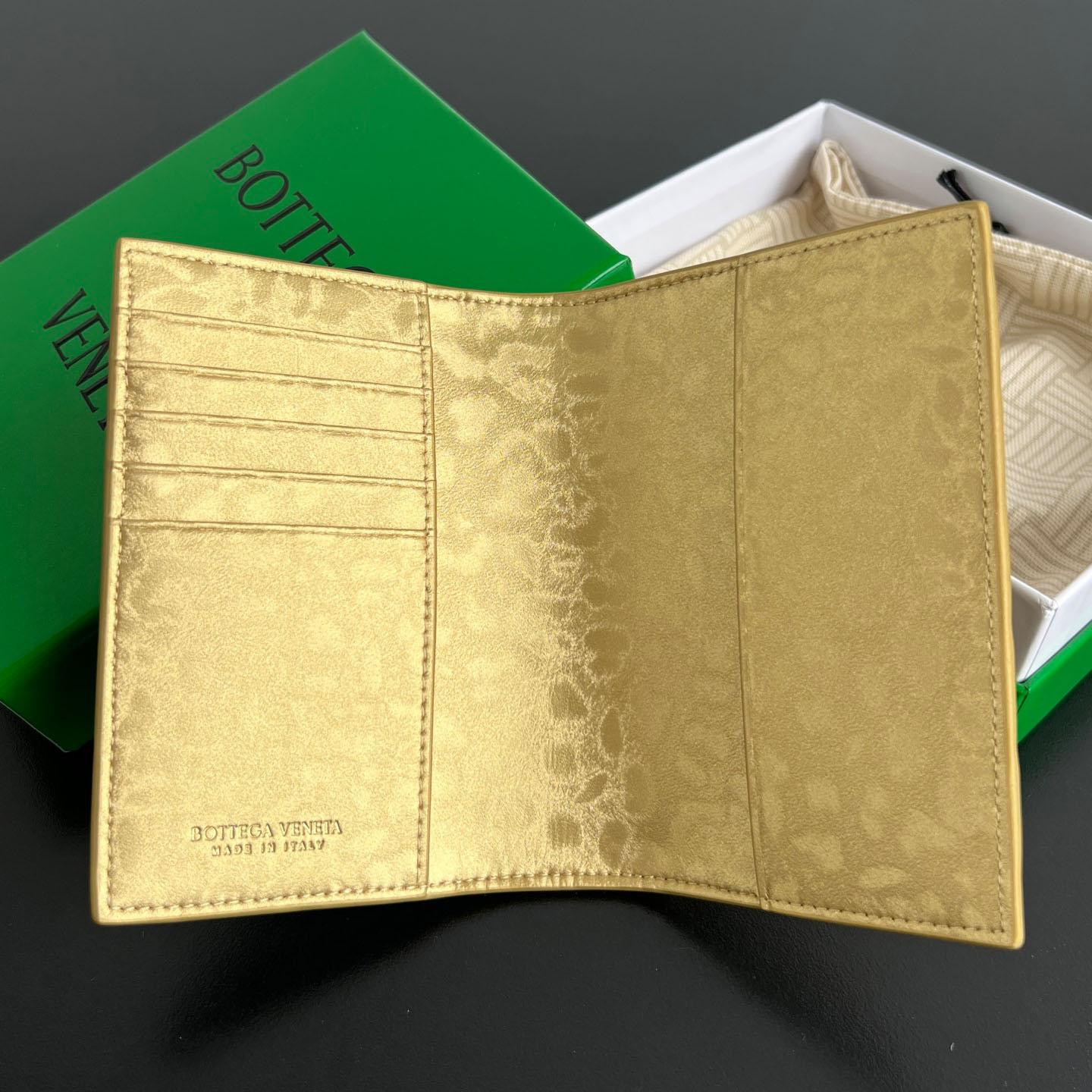 Bottega Veneta Intrecciato Passport Case - FashionPlug