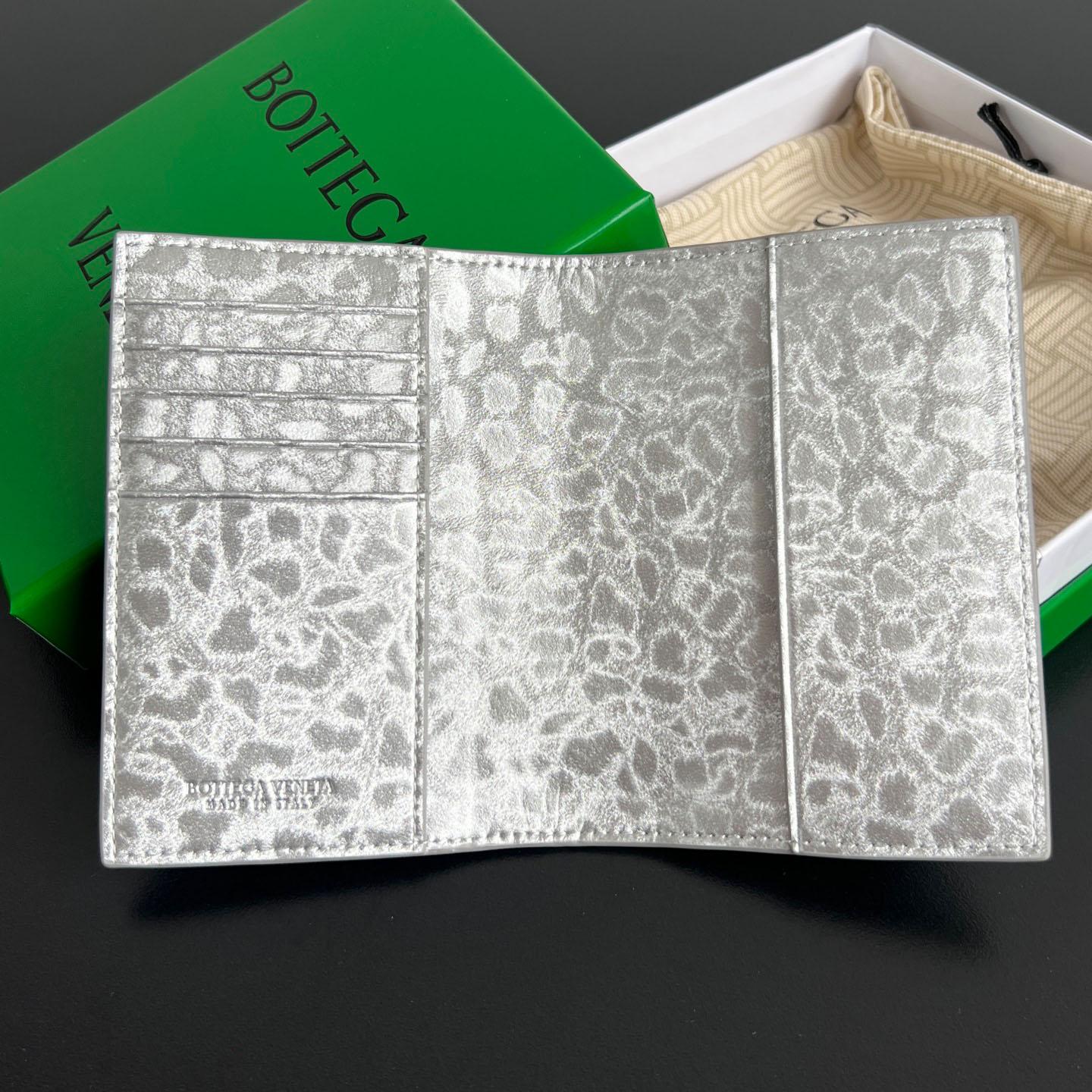 Bottega Veneta Intrecciato Passport Case - FashionPlug