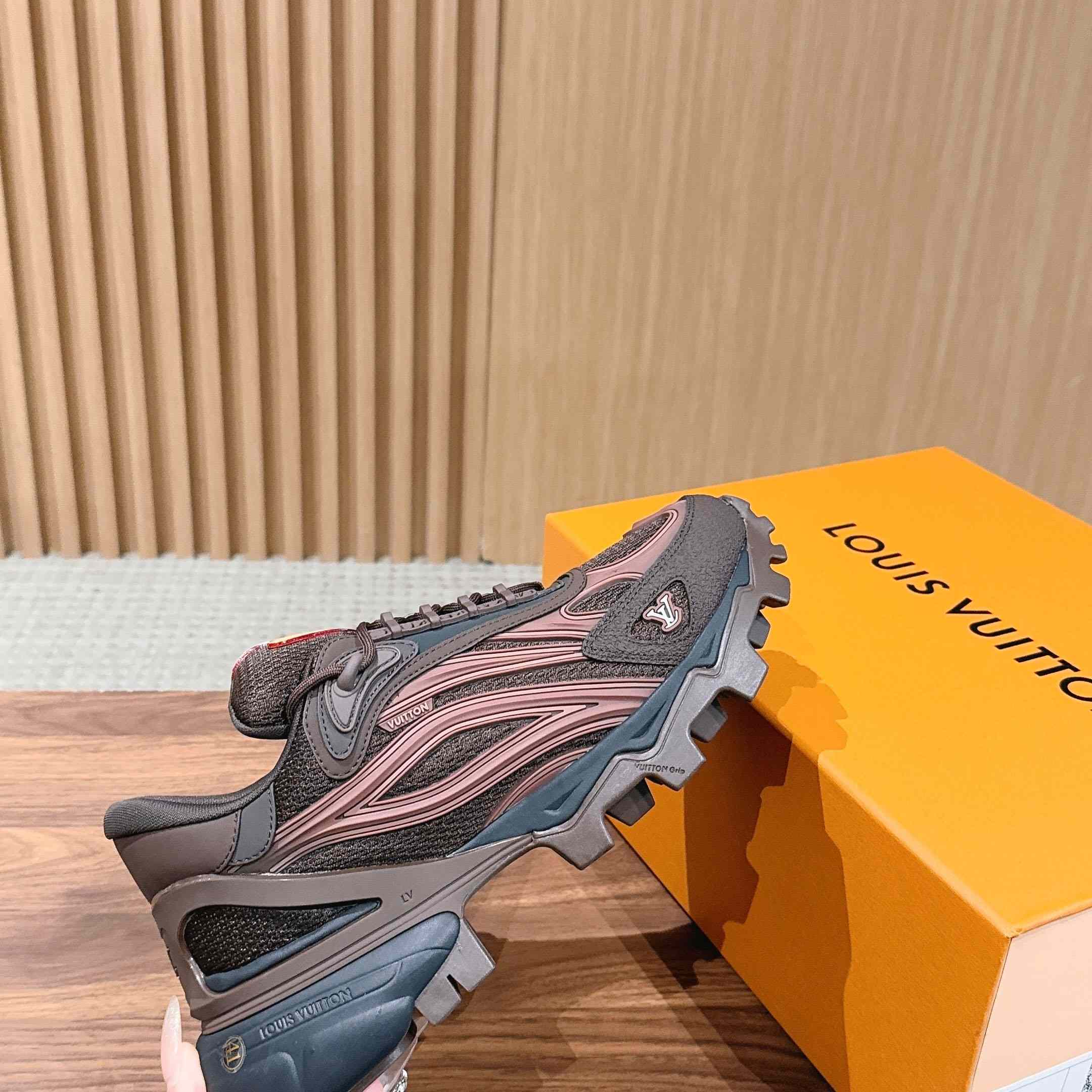 Louis Vuitton Summit Sneaker 1AJAGO - FashionPlug