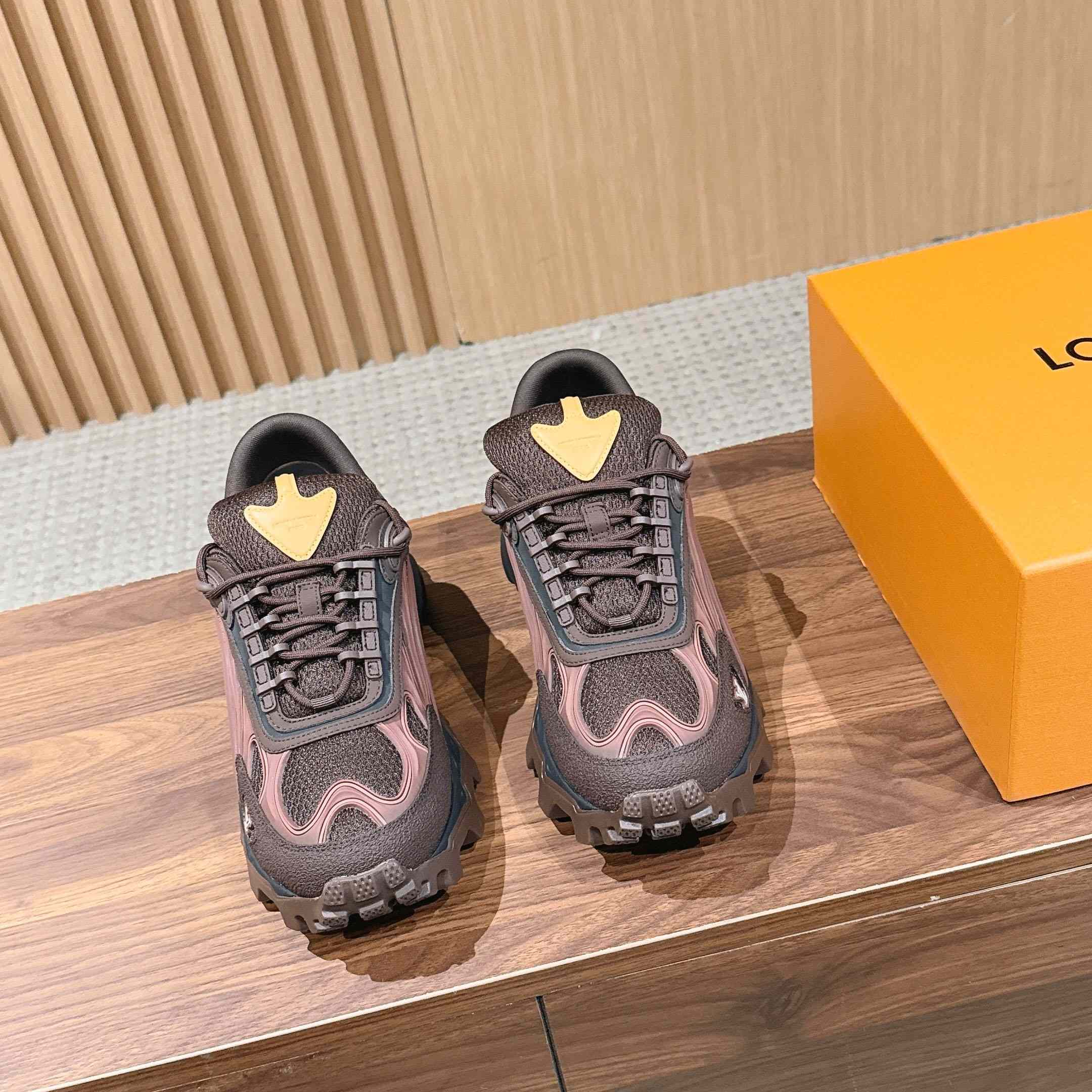 Louis Vuitton Summit Sneaker 1AJAGO - FashionPlug
