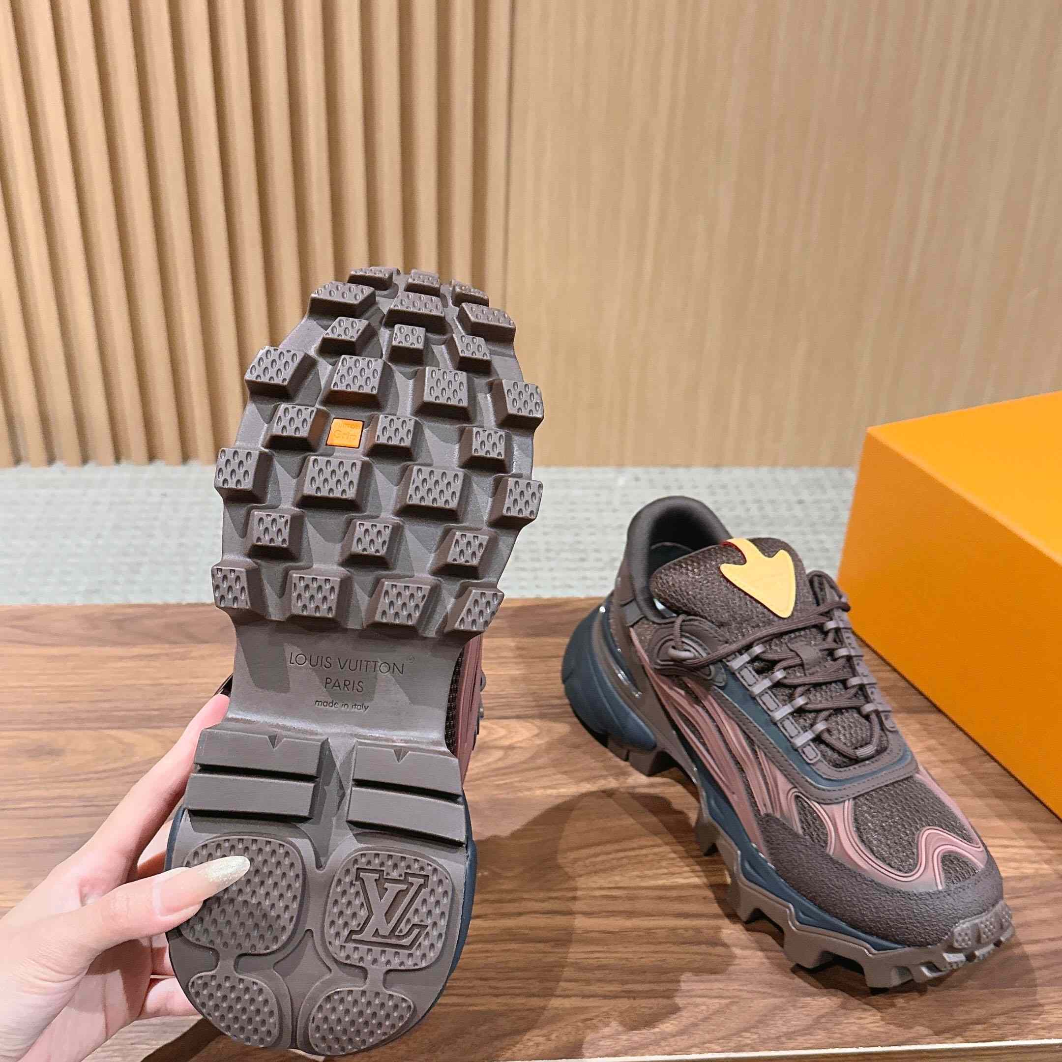 Louis Vuitton Summit Sneaker 1AJAGO - FashionPlug