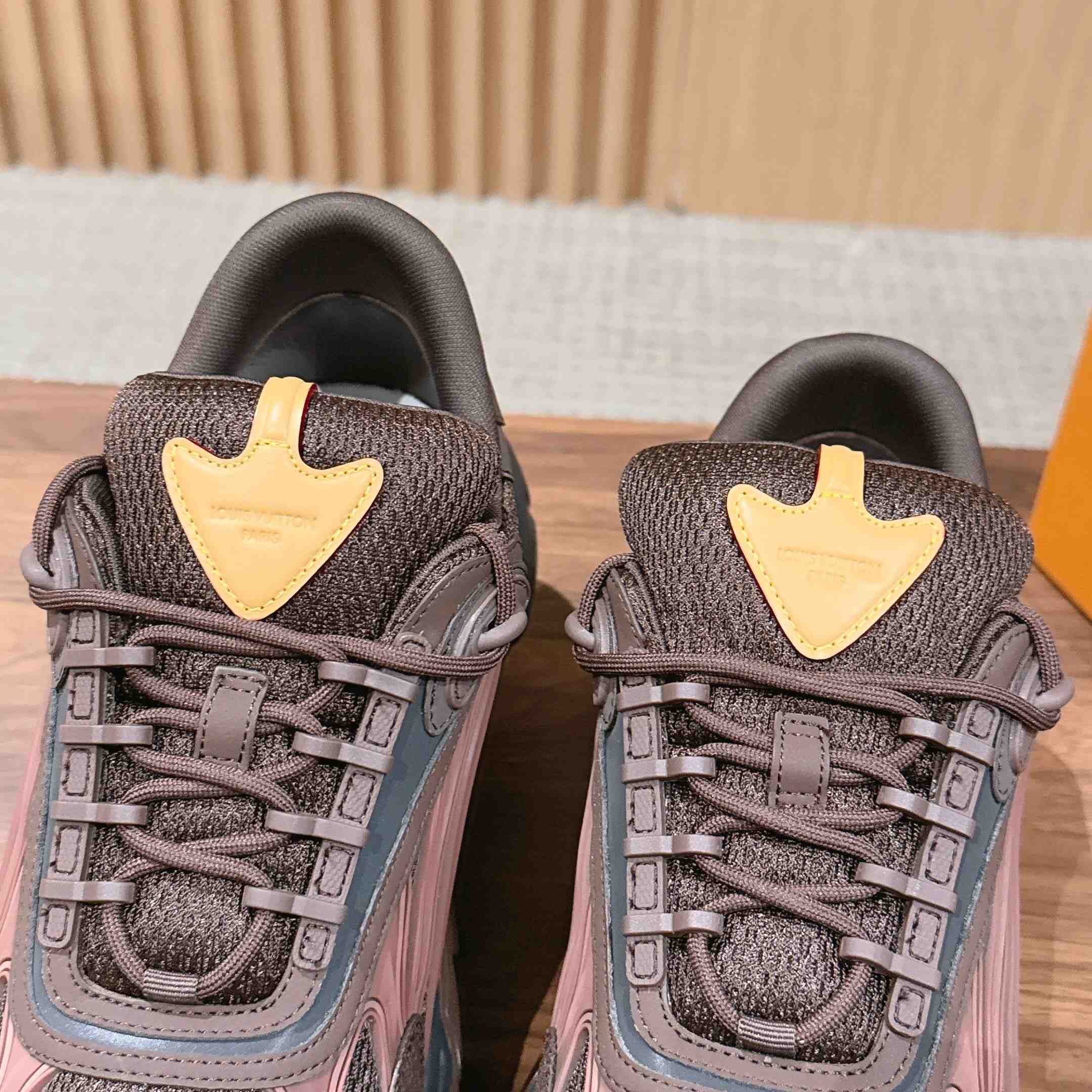 Louis Vuitton Summit Sneaker 1AJAGO - FashionPlug