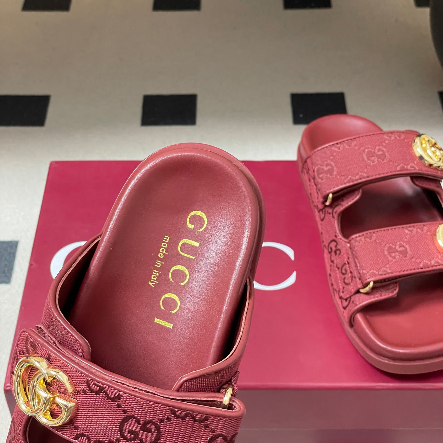 Gucci Sandal With Double G - FashionPlug