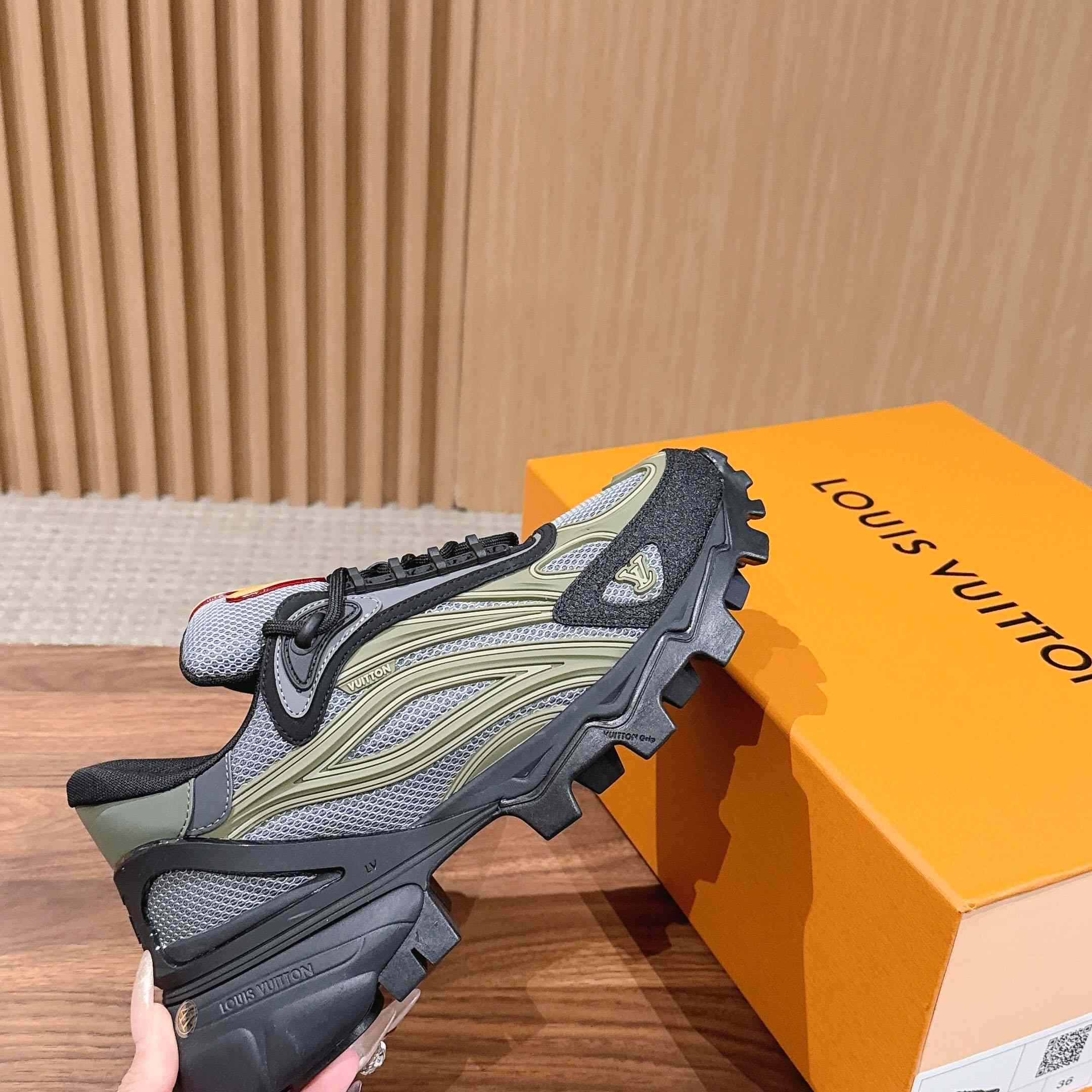 Louis Vuitton Summit Sneaker 1AJAFU - FashionPlug