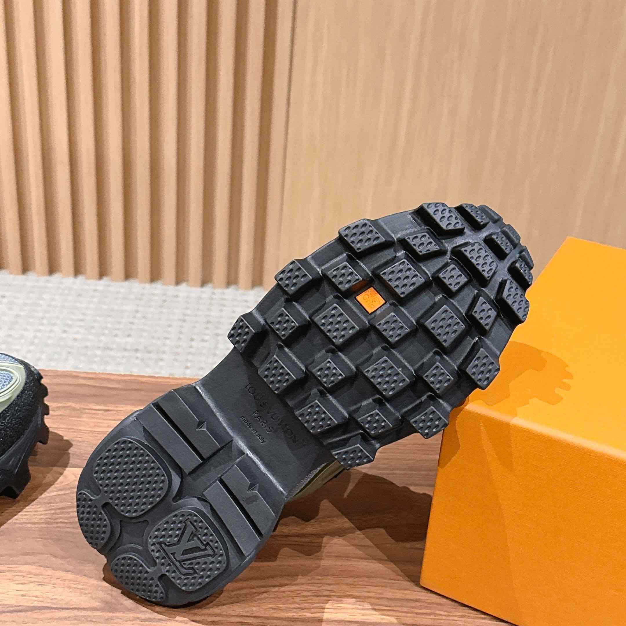 Louis Vuitton Summit Sneaker 1AJAFU - FashionPlug