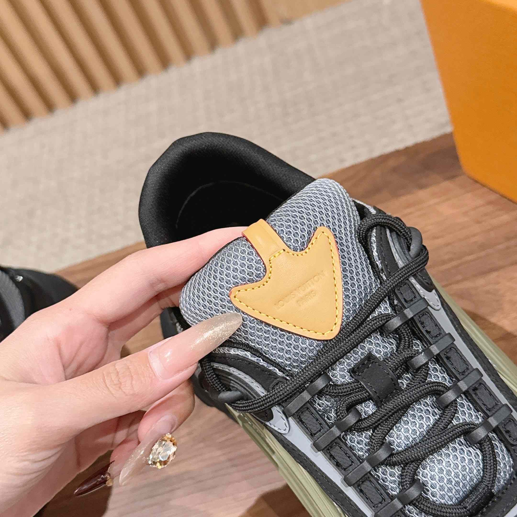 Louis Vuitton Summit Sneaker 1AJAFU - FashionPlug