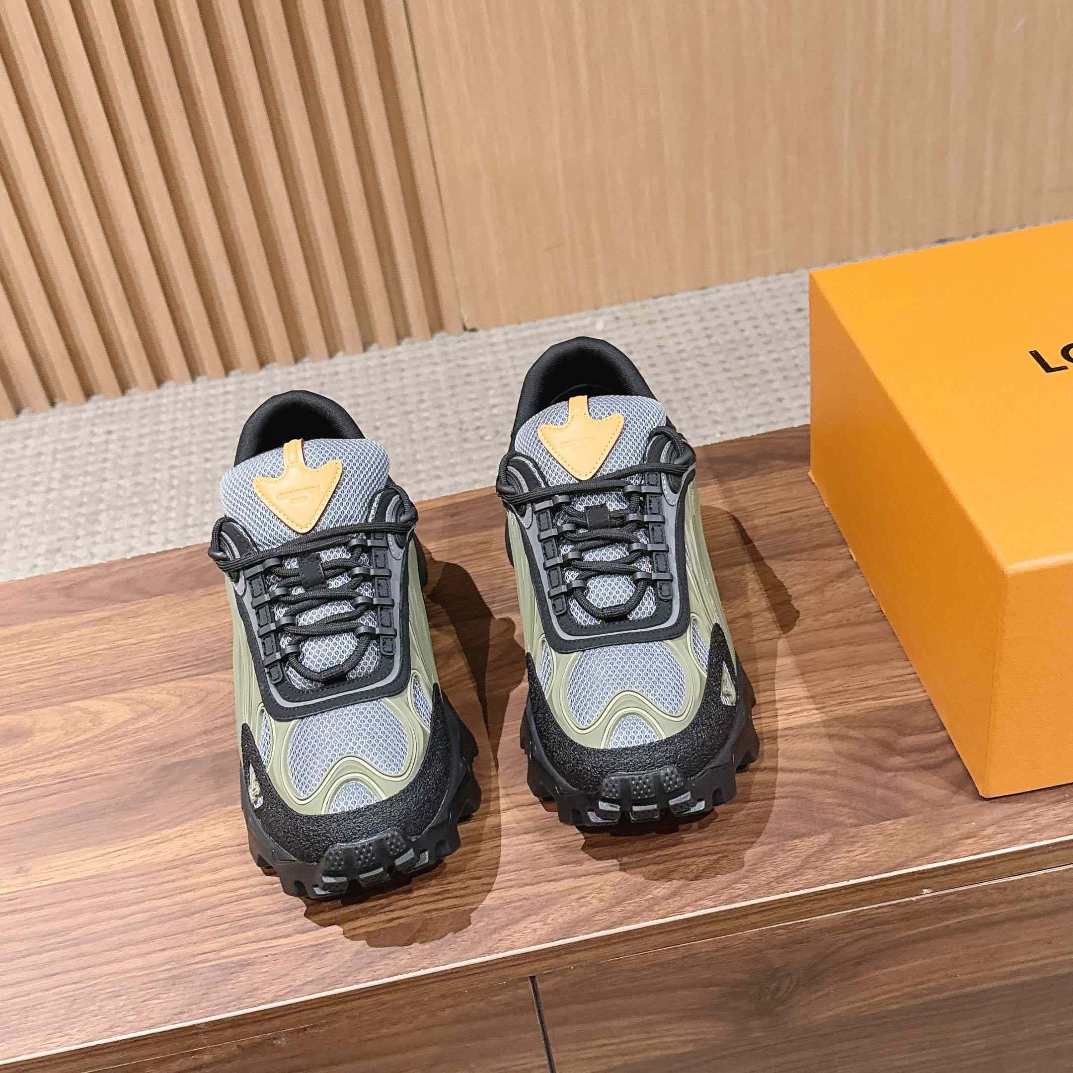 Louis Vuitton Summit Sneaker 1AJAFU - FashionPlug