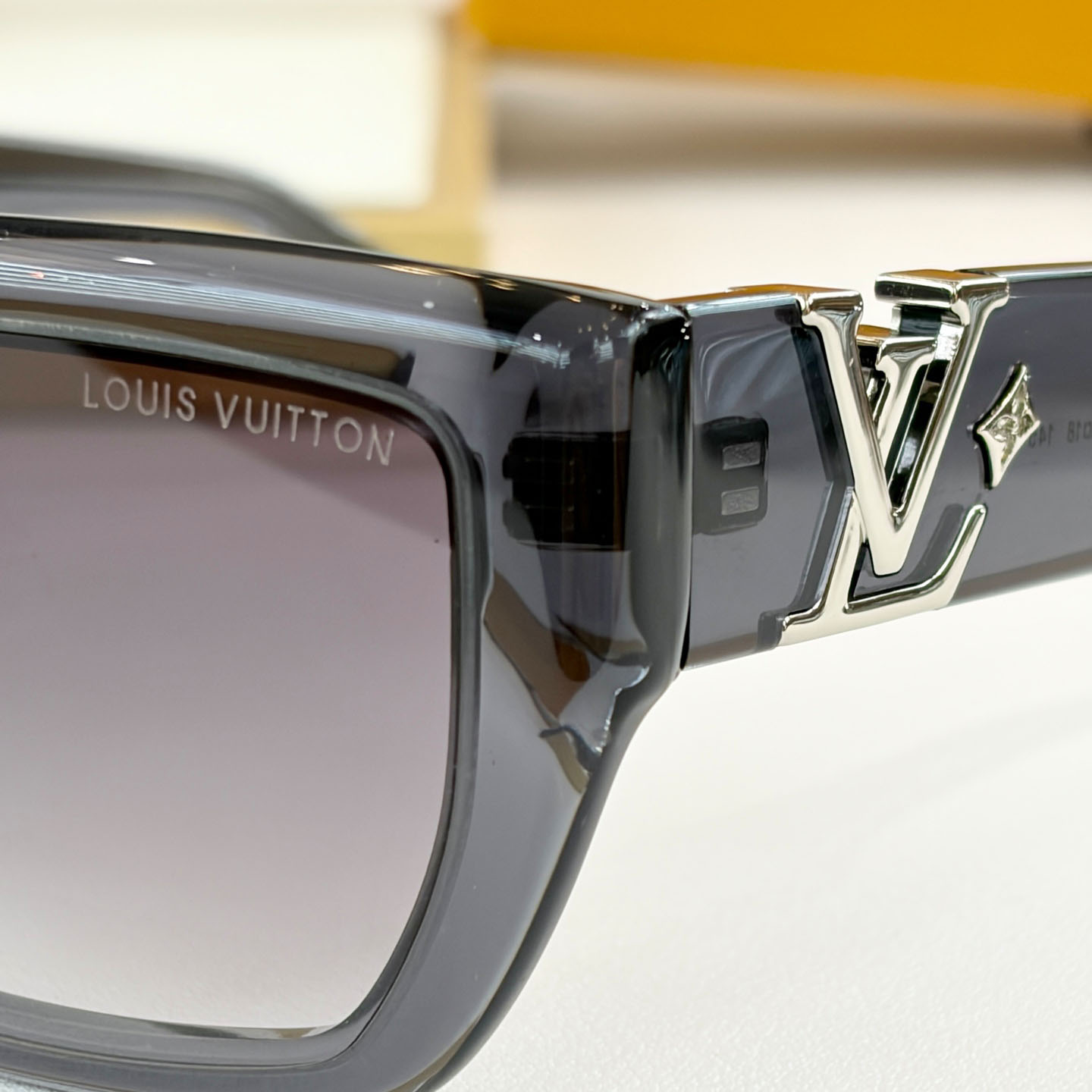 Louis Vuitton Sunglasses   Z2872U - FashionPlug