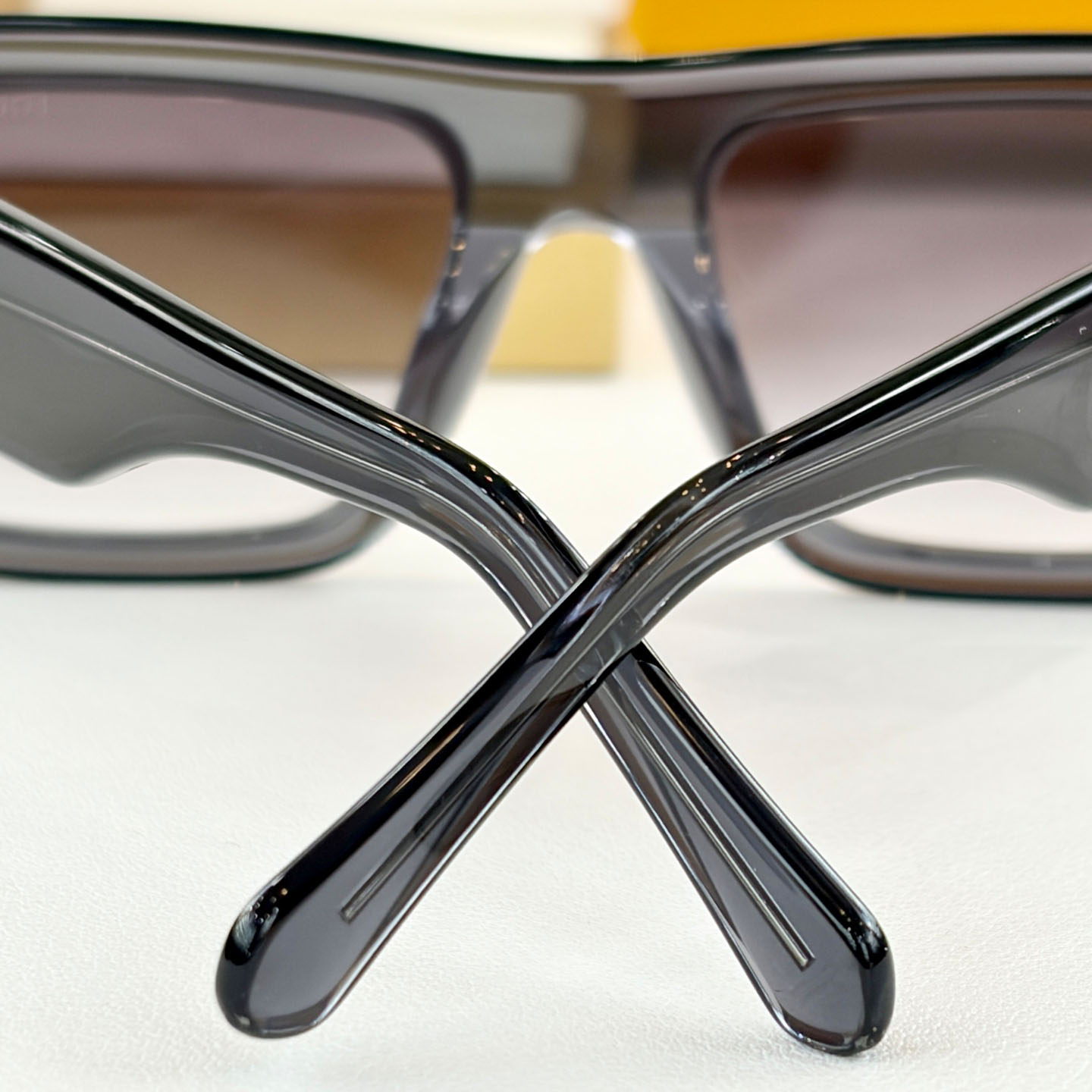 Louis Vuitton Sunglasses   Z2872U - FashionPlug