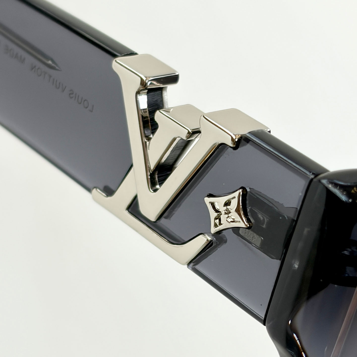 Louis Vuitton Sunglasses   Z2872U - FashionPlug