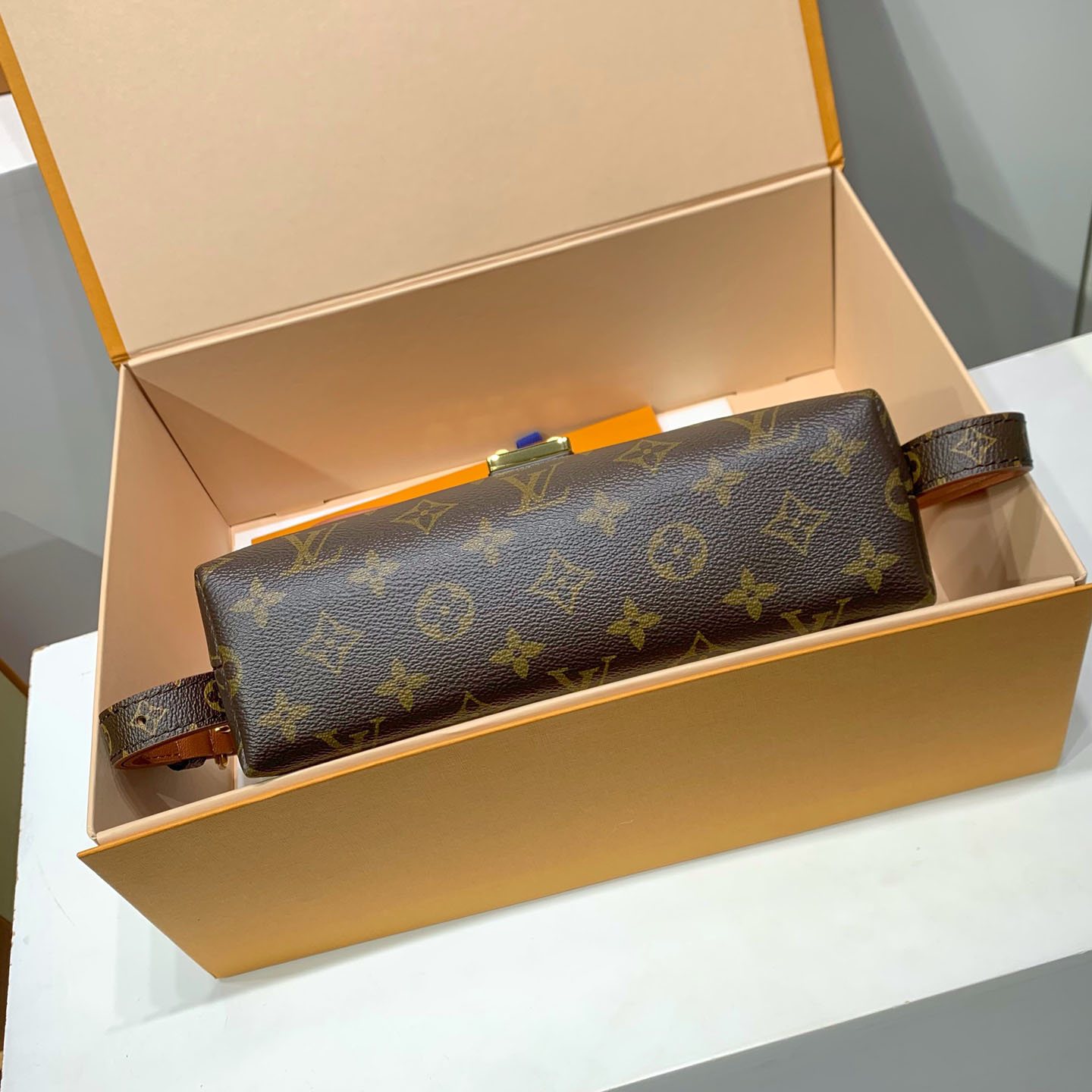 Louis Vuitton Madeleine BB M28288 - FashionPlug