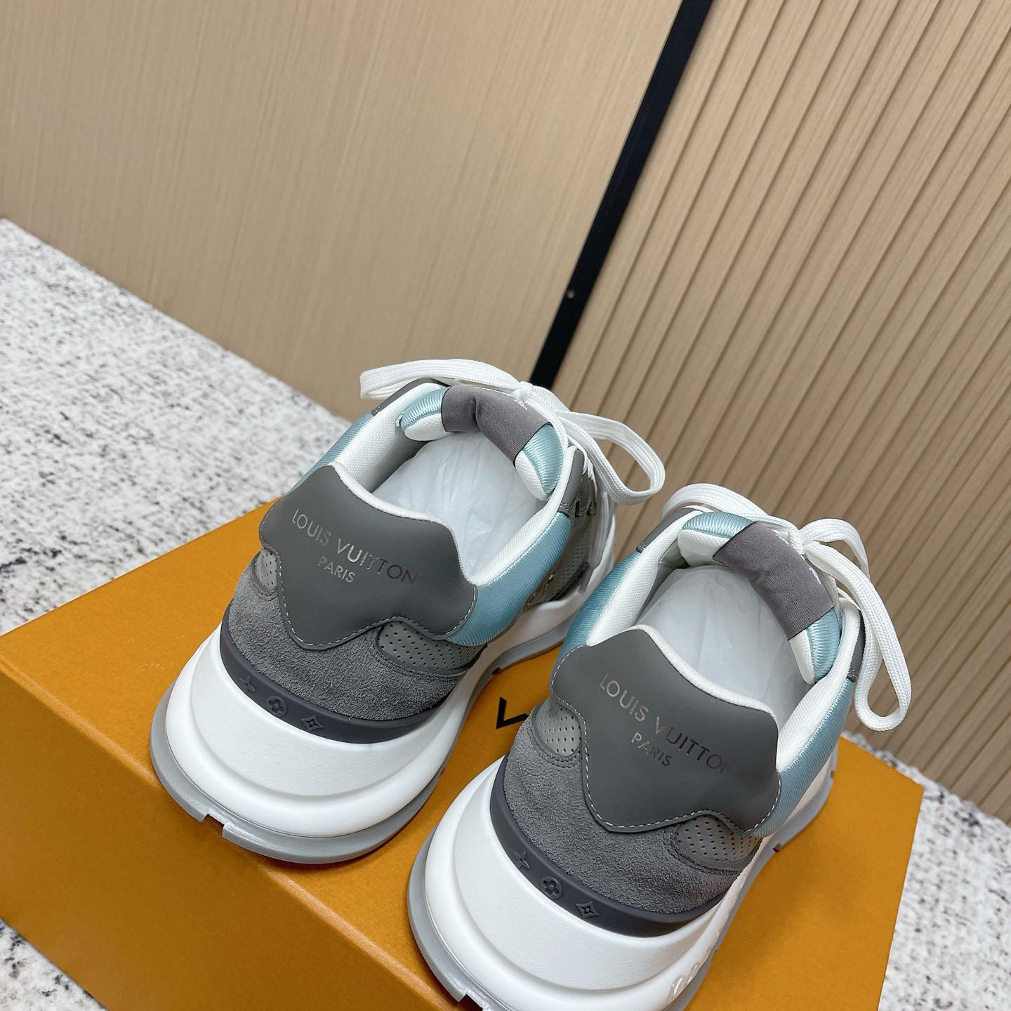Louis Vuitton LV Classic Sneaker 1AIOGC - FashionPlug