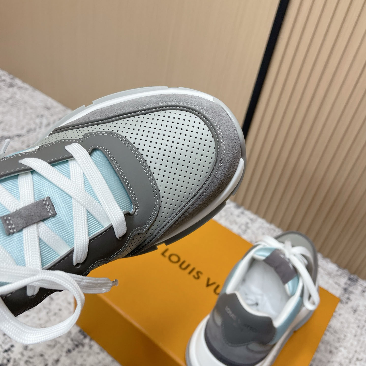 Louis Vuitton LV Classic Sneaker 1AIOGC - FashionPlug