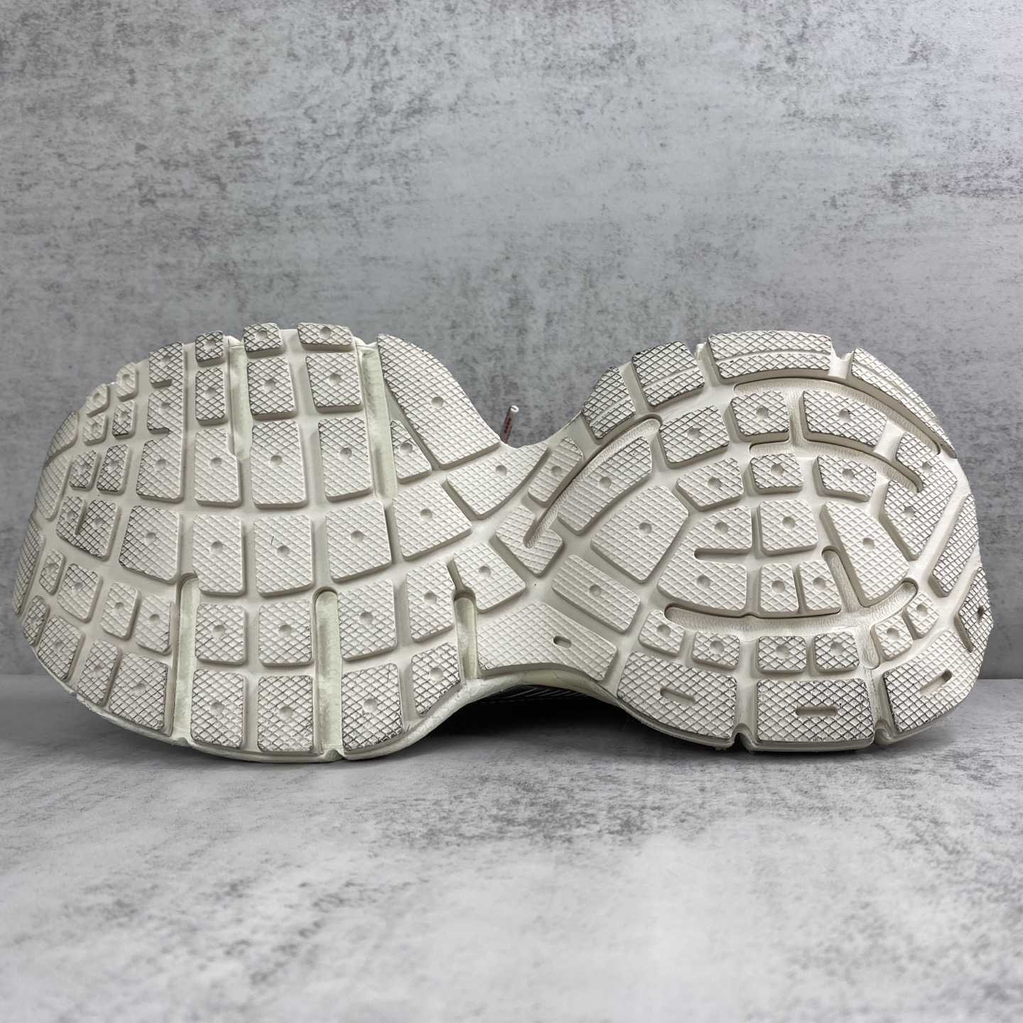 Balenciaga 3XL Sneaker - FashionPlug