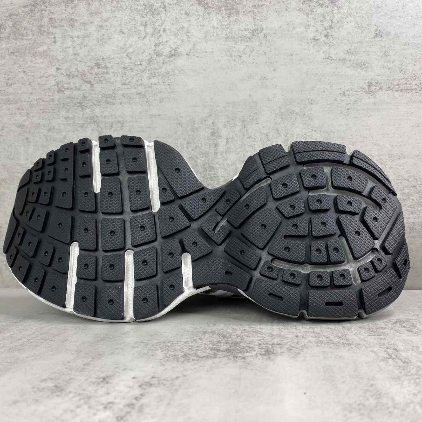 Balenciaga 3XL Extreme Laces B Sneaker - FashionPlug