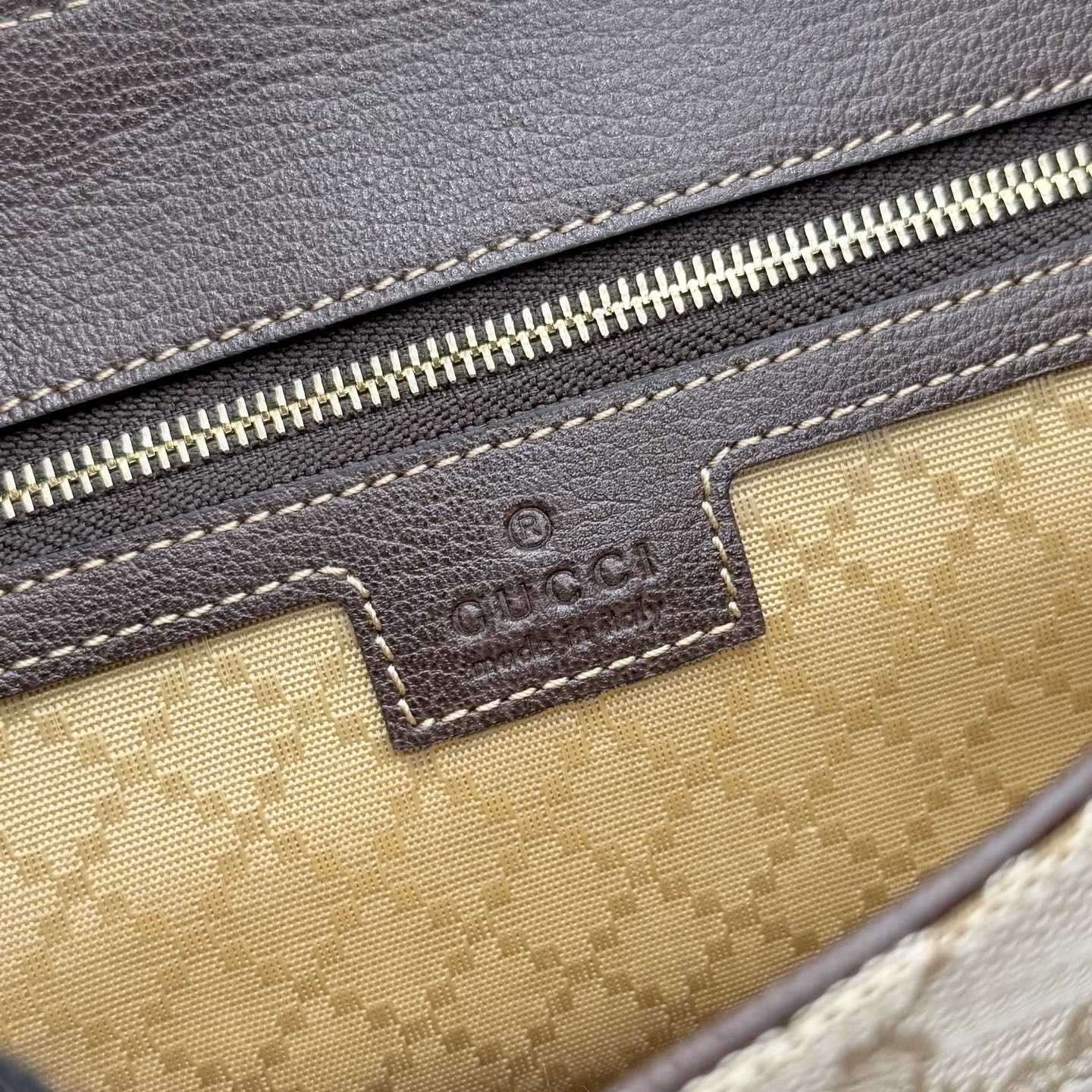 Gucci GG Marmont Medium Shoulder Bag - FashionPlug