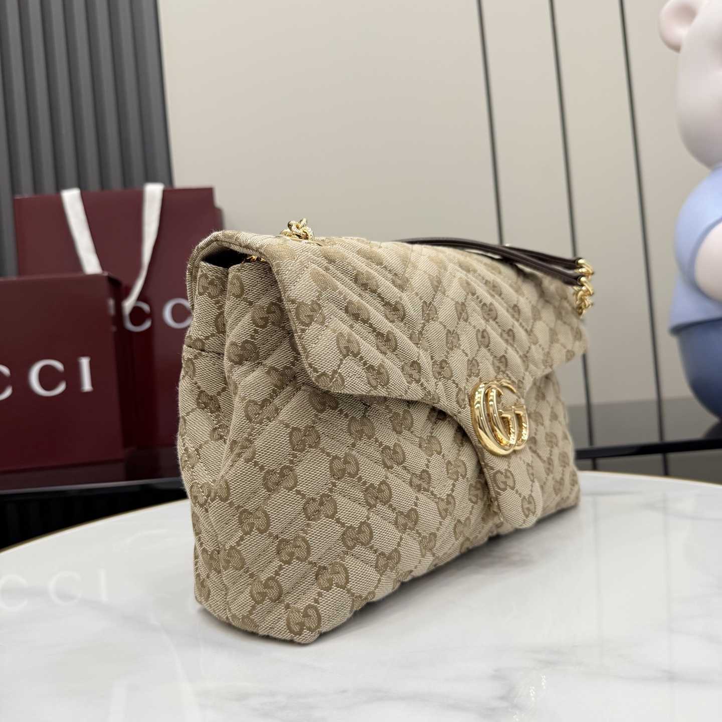 Gucci GG Marmont Medium Shoulder Bag - FashionPlug
