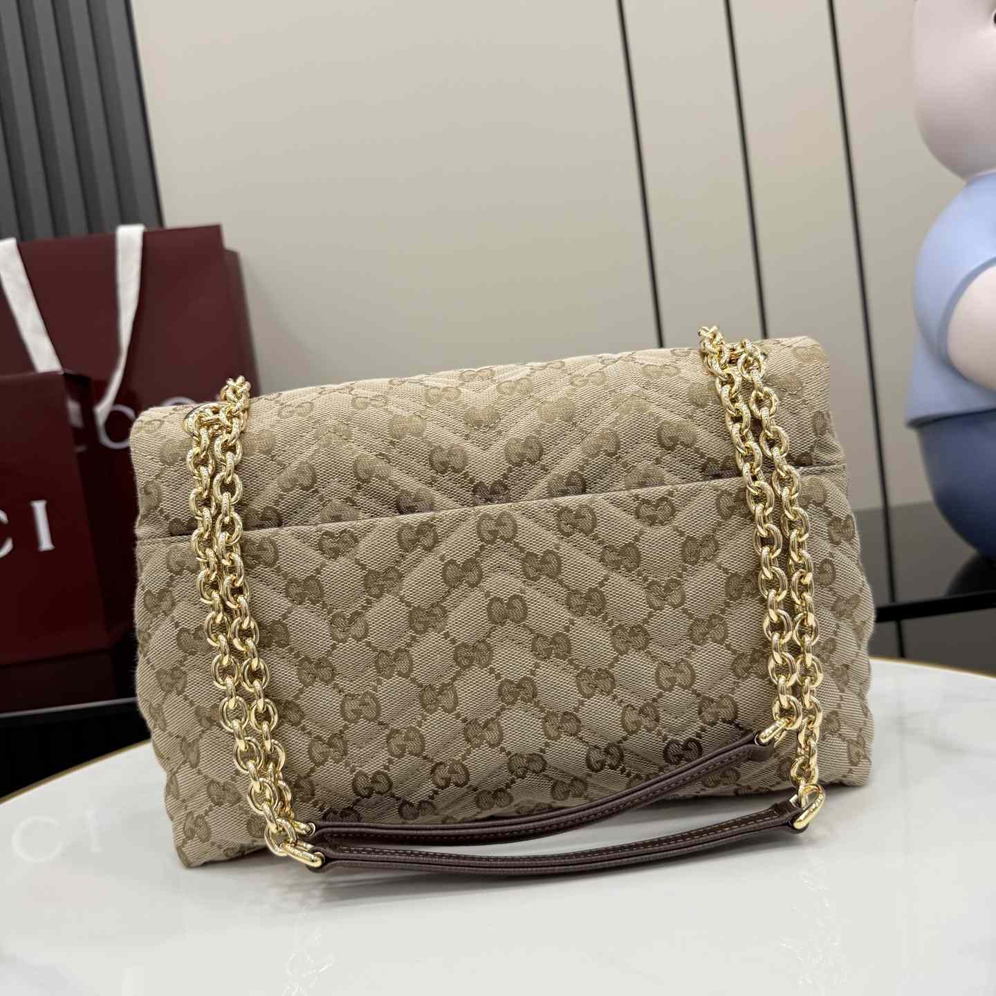Gucci GG Marmont Medium Shoulder Bag - FashionPlug