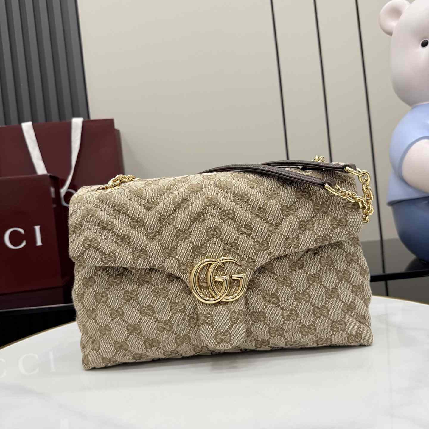 Gucci GG Marmont Medium Shoulder Bag - FashionPlug