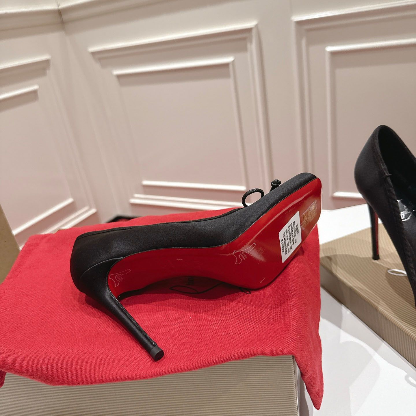Christian Louboutin Cassia Nodo 100 mm Pumps  Crepe Satin - FashionPlug