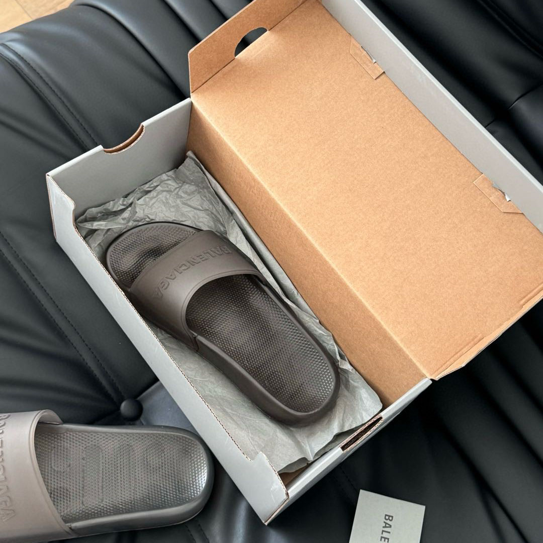 Balenciaga Pool Transparent Slide Sandal - FashionPlug