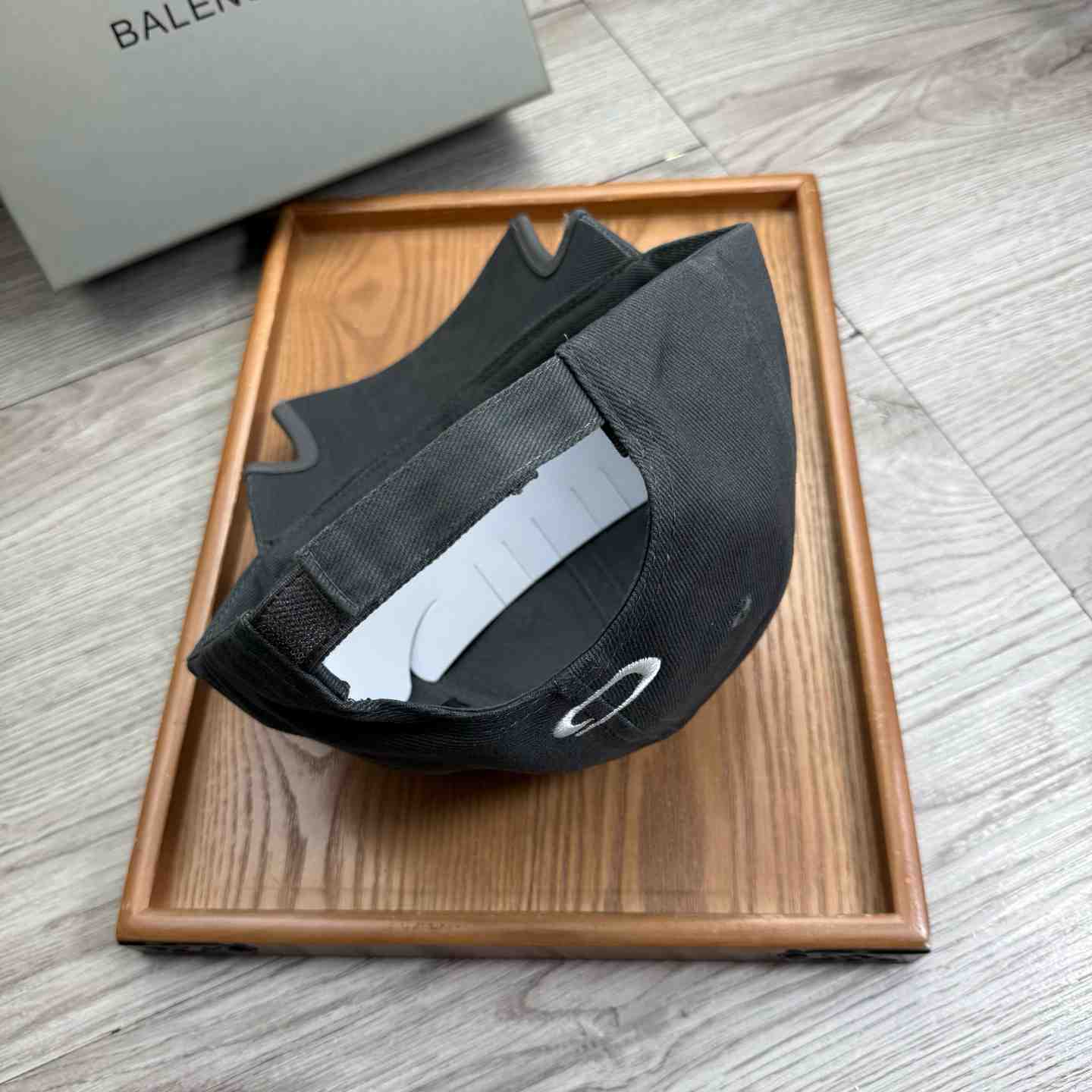 Balenciaga Cap - FashionPlug