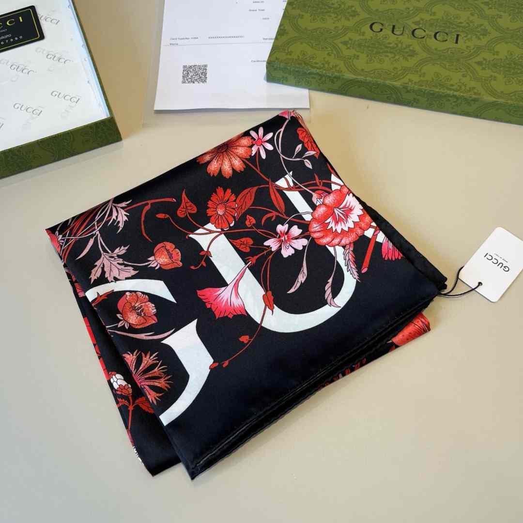 Gucci Floral Print Silk Carré Silk - FashionPlug