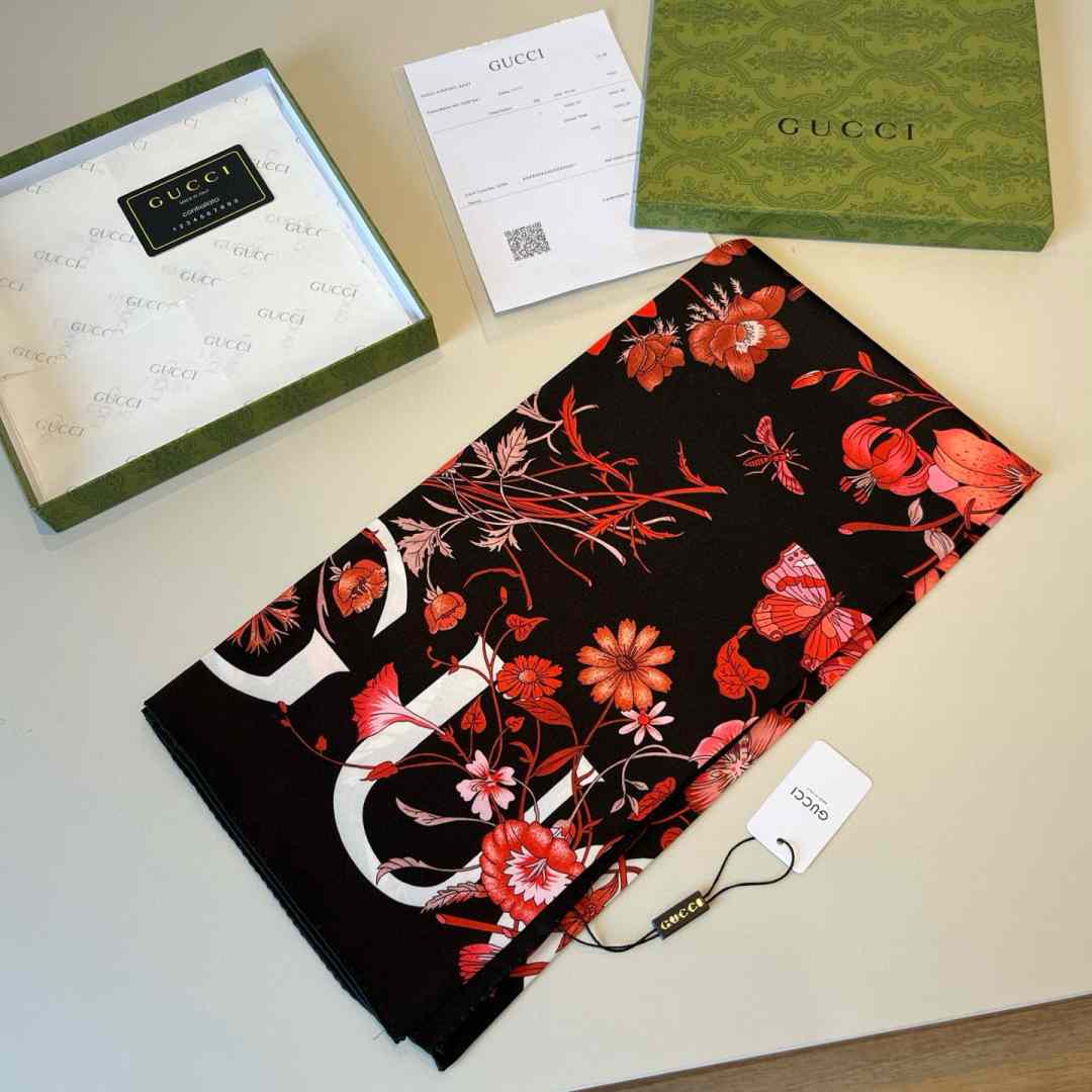Gucci Floral Print Silk Carré Silk - FashionPlug