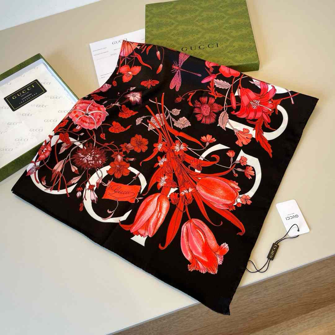 Gucci Floral Print Silk Carré Silk - FashionPlug