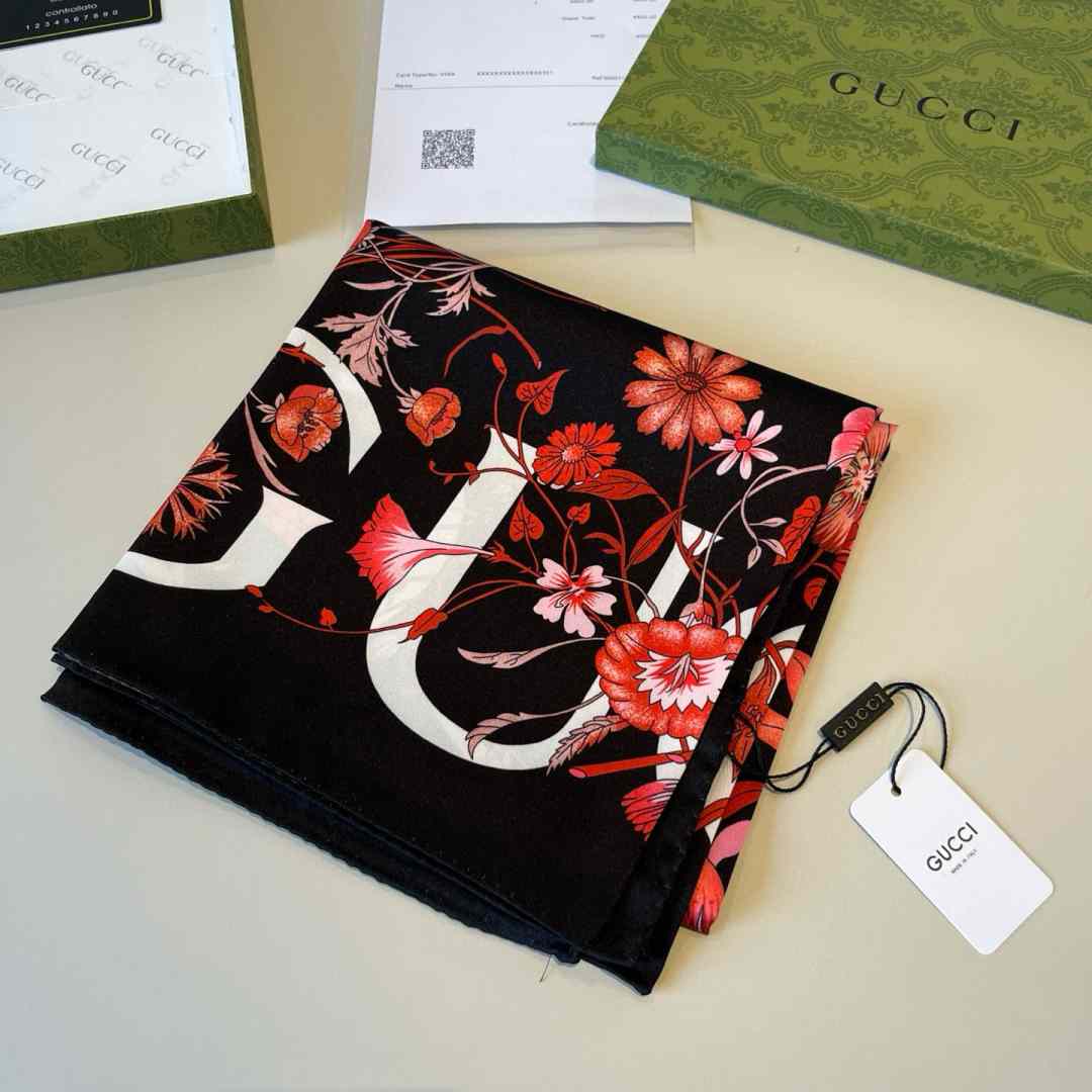 Gucci Floral Print Silk Carré Silk - FashionPlug