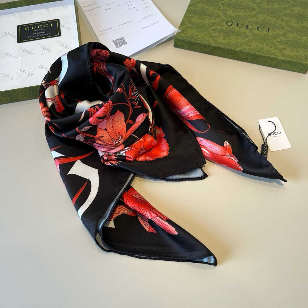 Gucci Floral Print Silk Carré Silk - FashionPlug