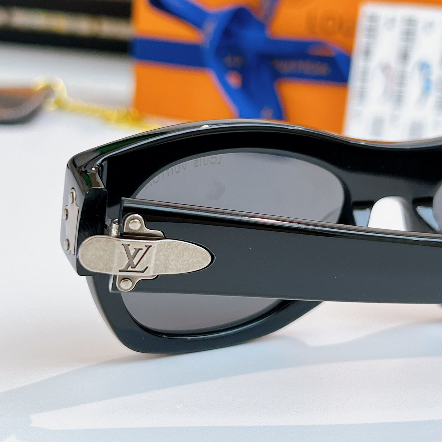 Louis Vuitton LV Frog Round Square Sunglasses - FashionPlug