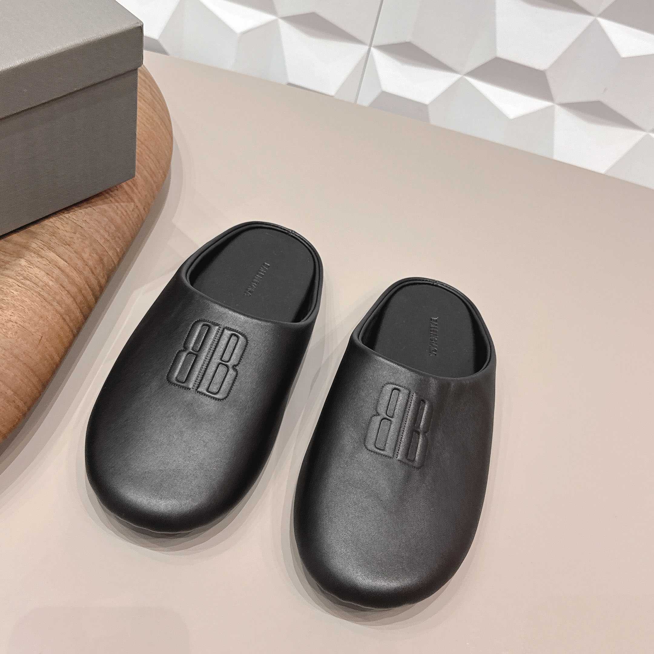 Balenciaga Château Flat Mules - FashionPlug