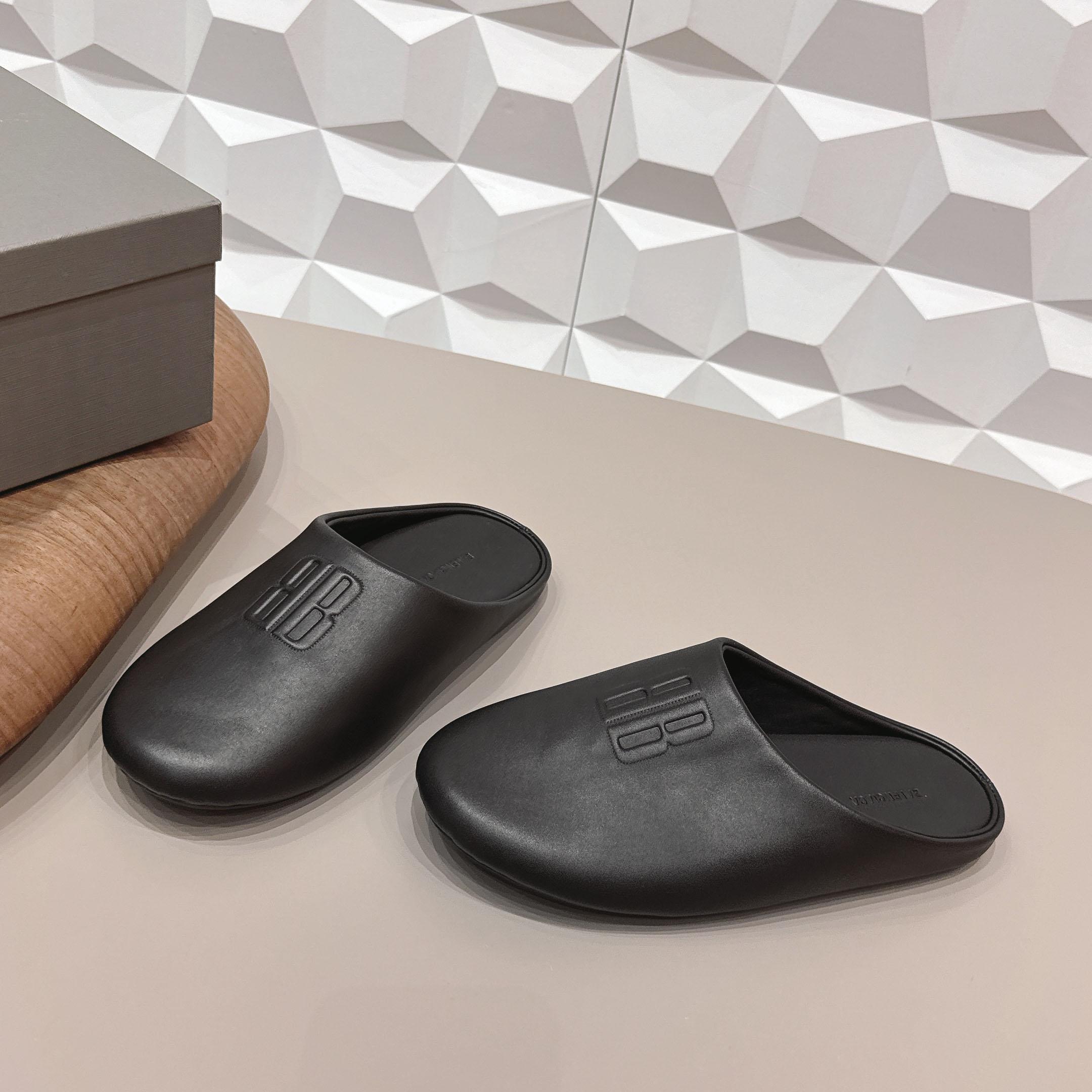 Balenciaga Château Flat Mules - FashionPlug