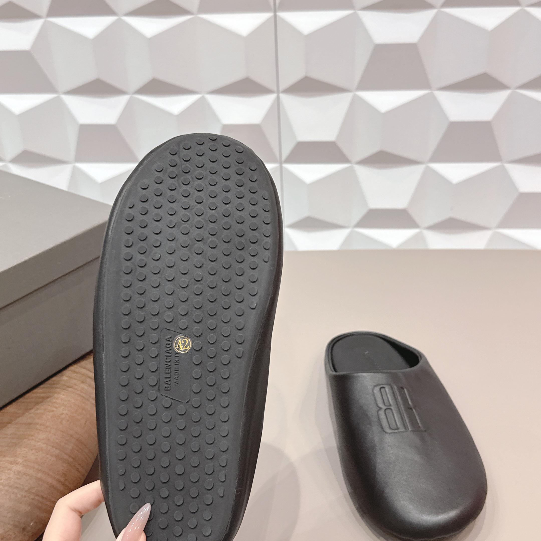 Balenciaga Château Flat Mules - FashionPlug
