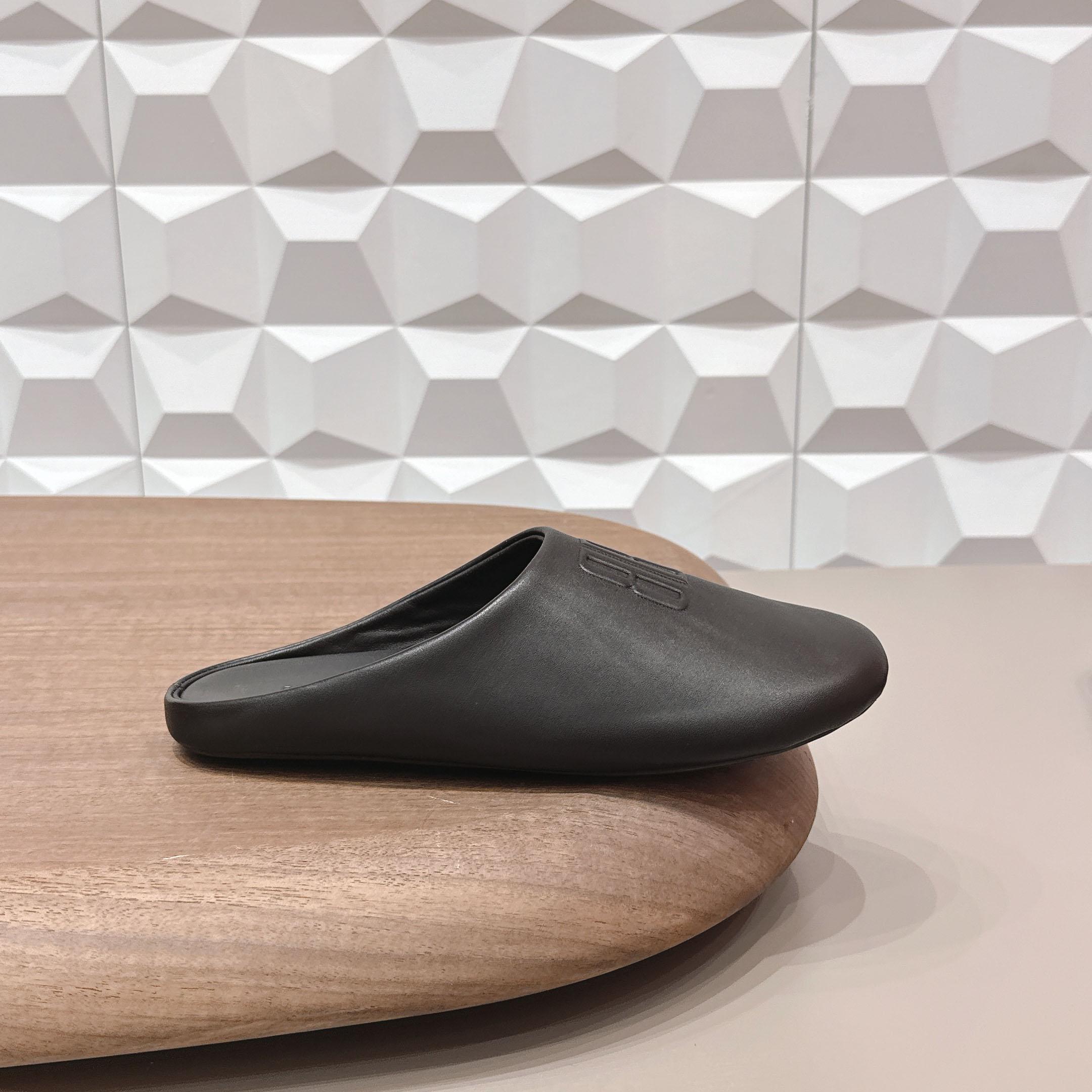 Balenciaga Château Flat Mules - FashionPlug