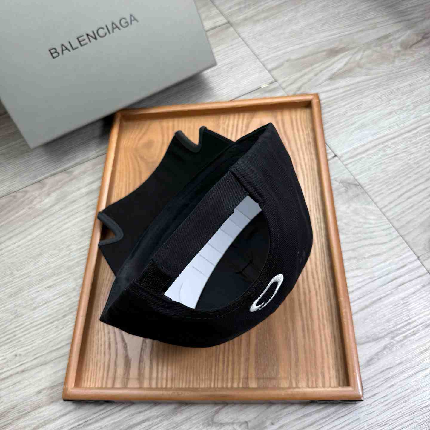Balenciaga Cap - FashionPlug