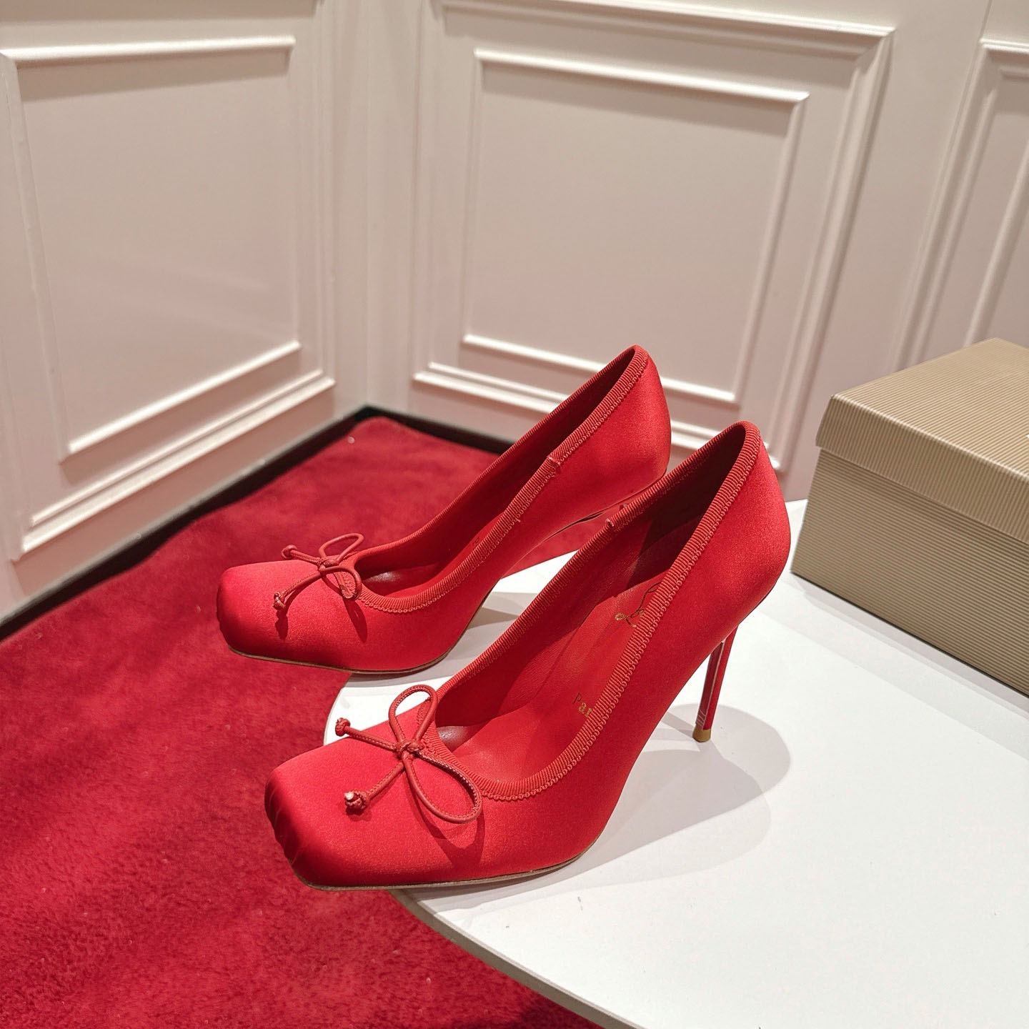 Christian Louboutin Cassia Nodo 100 mm Pumps  Crepe Satin - FashionPlug