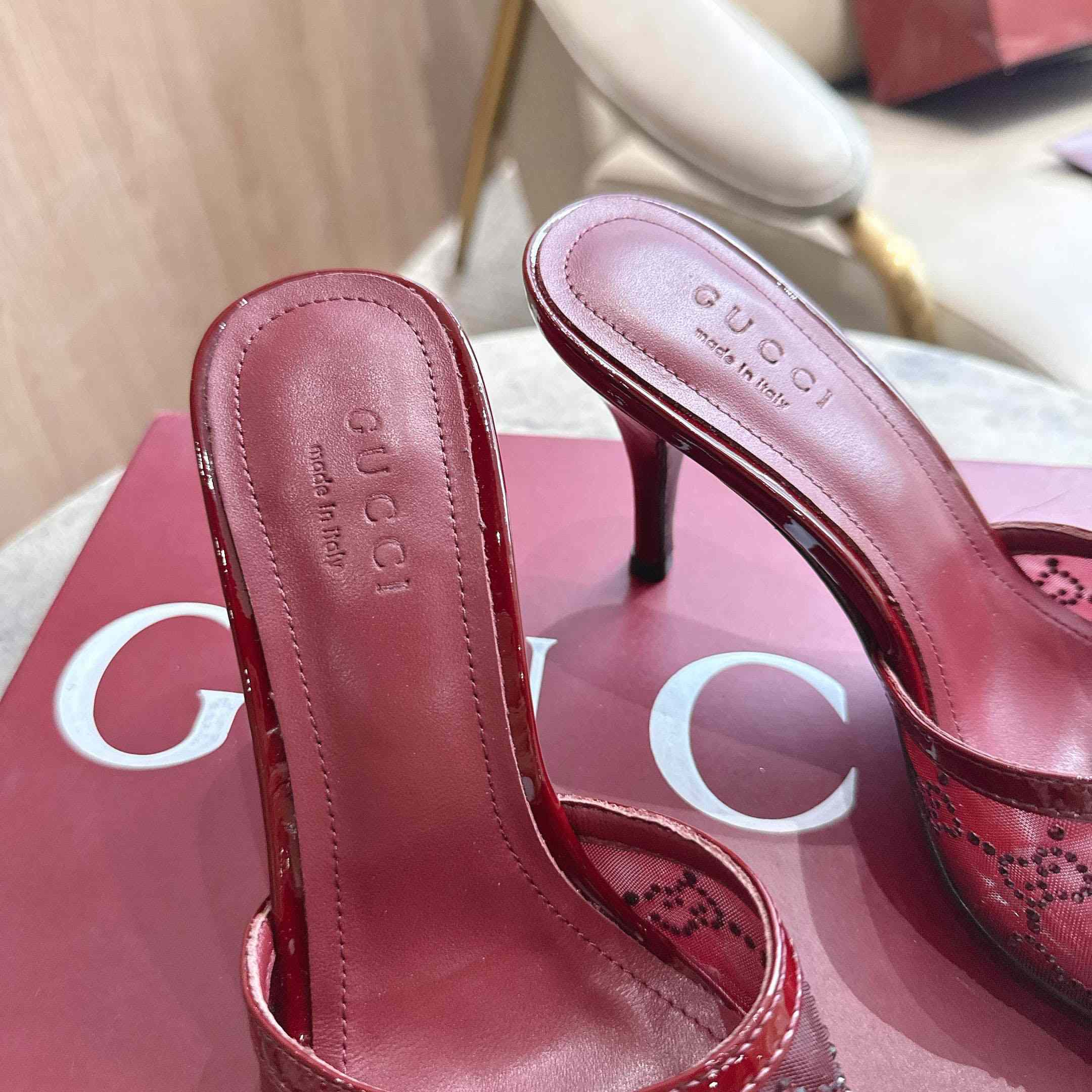 Gucci Women's crystal slide sandal - FashionPlug