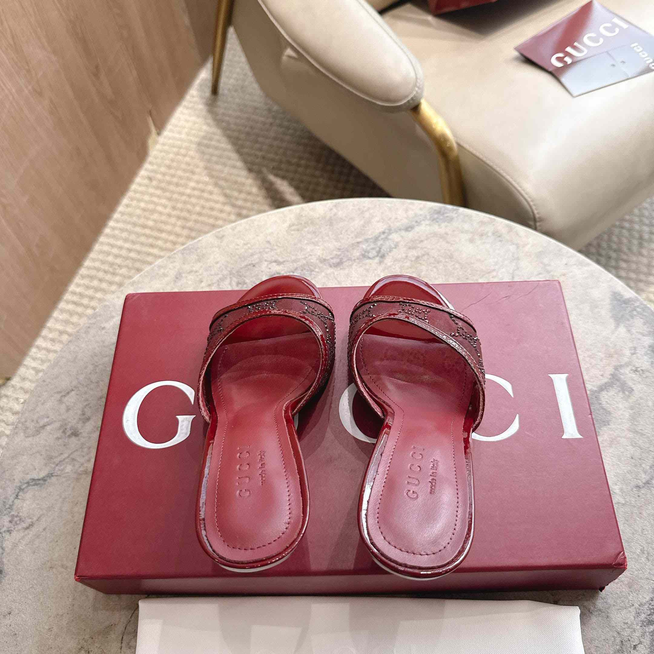 Gucci Women's crystal slide sandal - FashionPlug