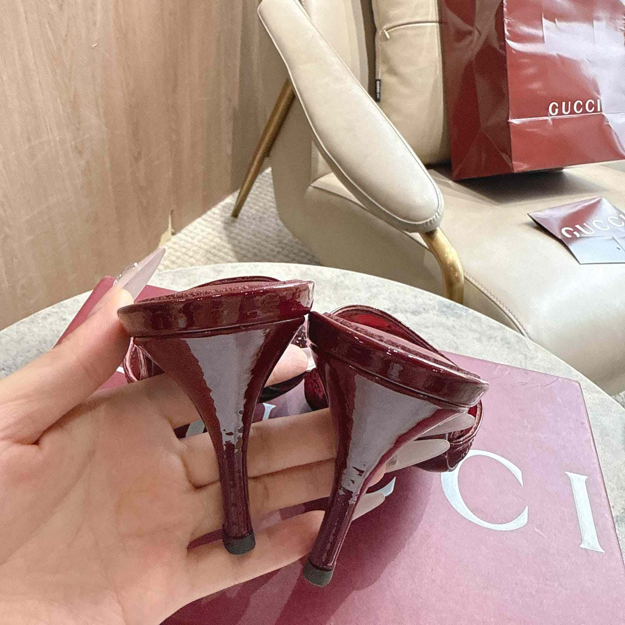 Gucci Women's crystal slide sandal - FashionPlug