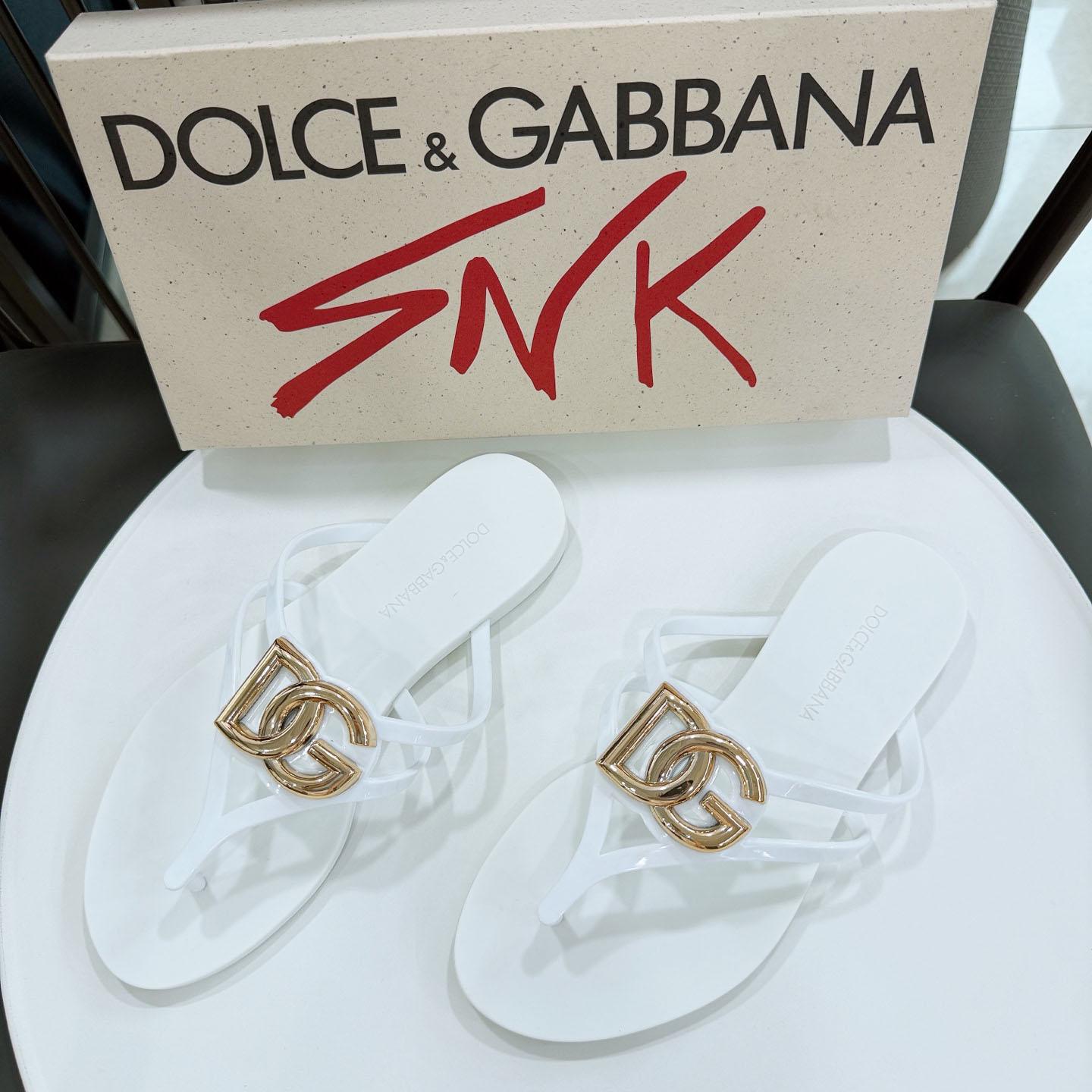 Dolce & Gabbana Rubber Beachwear Slides With Logo - FashionPlug