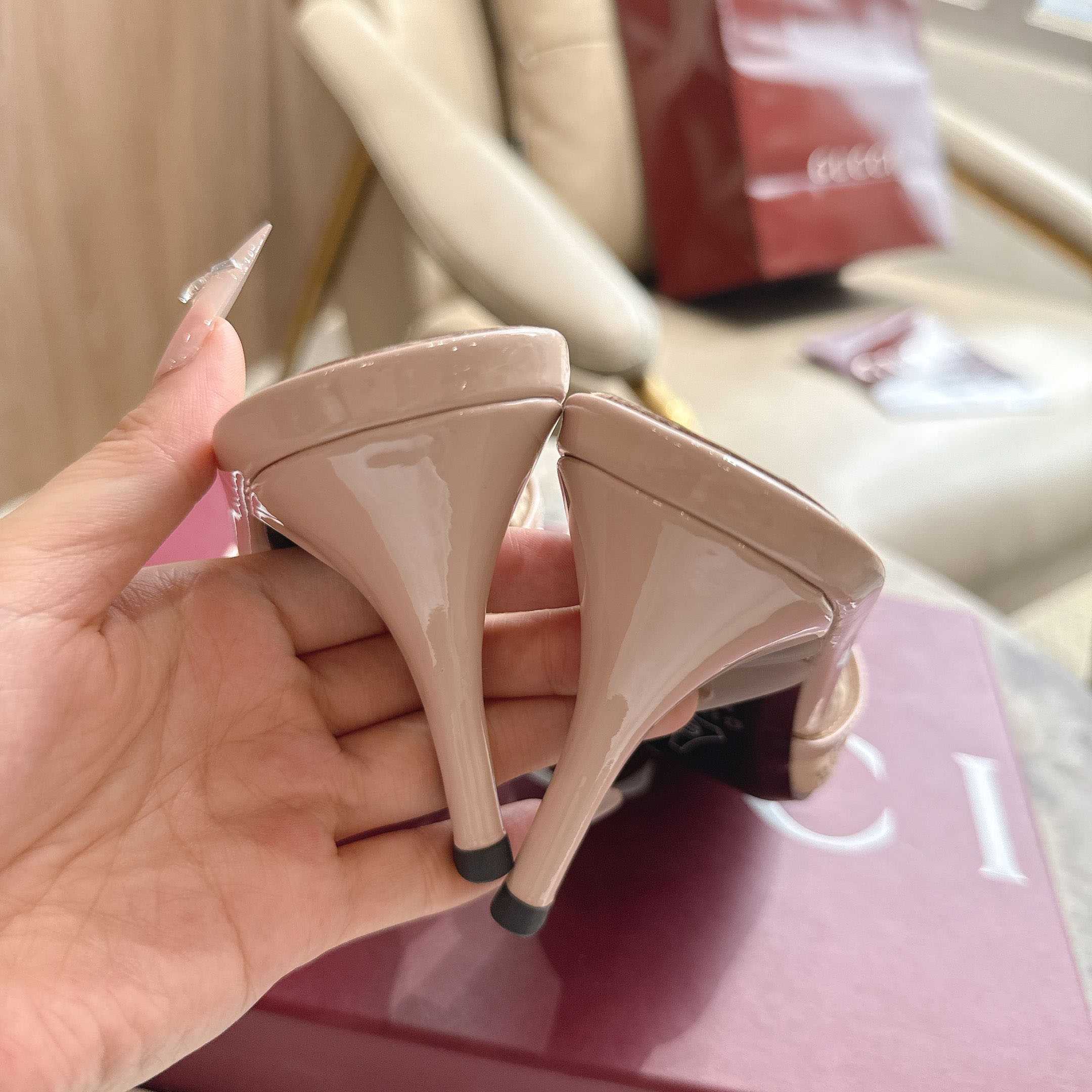 Gucci Women's crystal slide sandal - FashionPlug