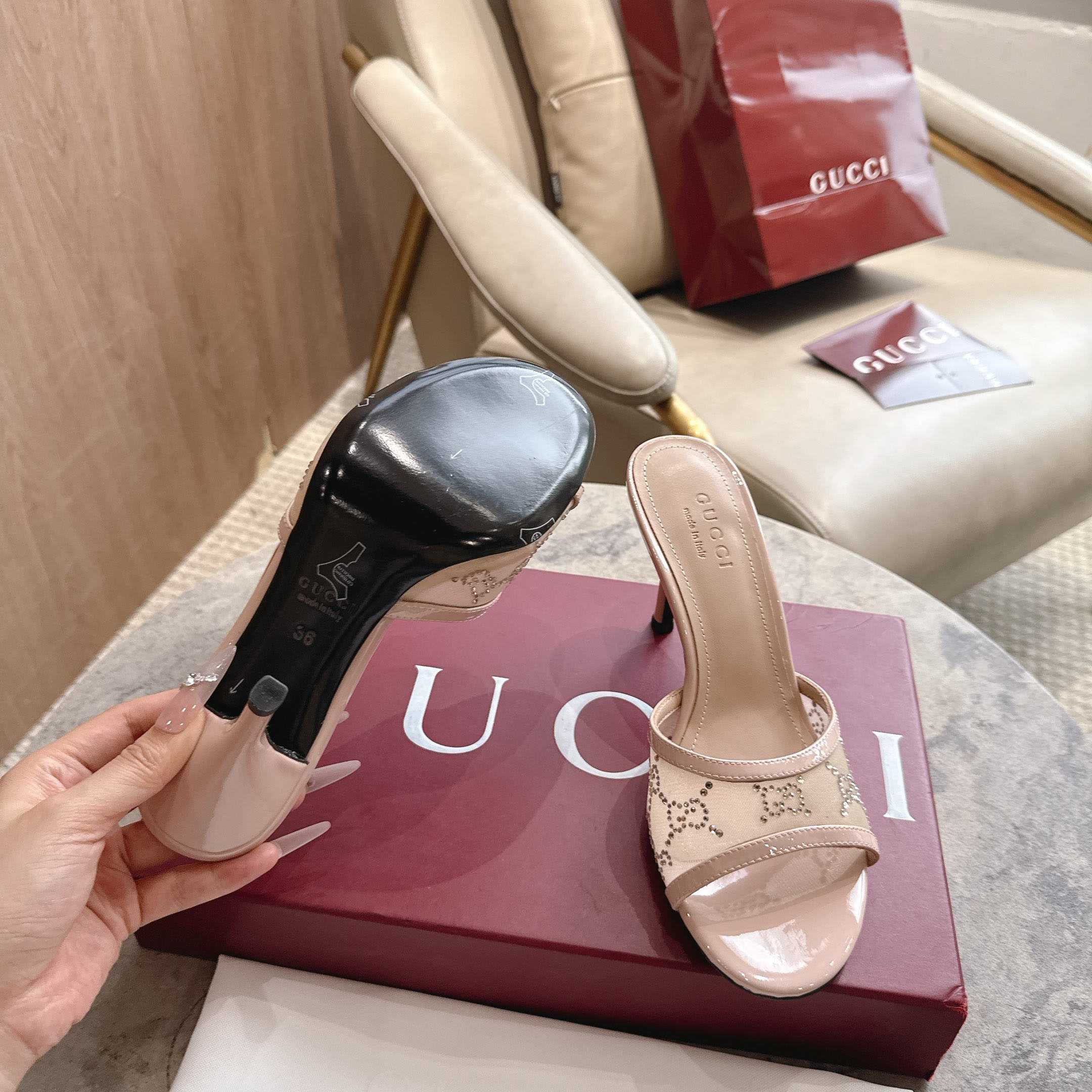 Gucci Women's crystal slide sandal - FashionPlug